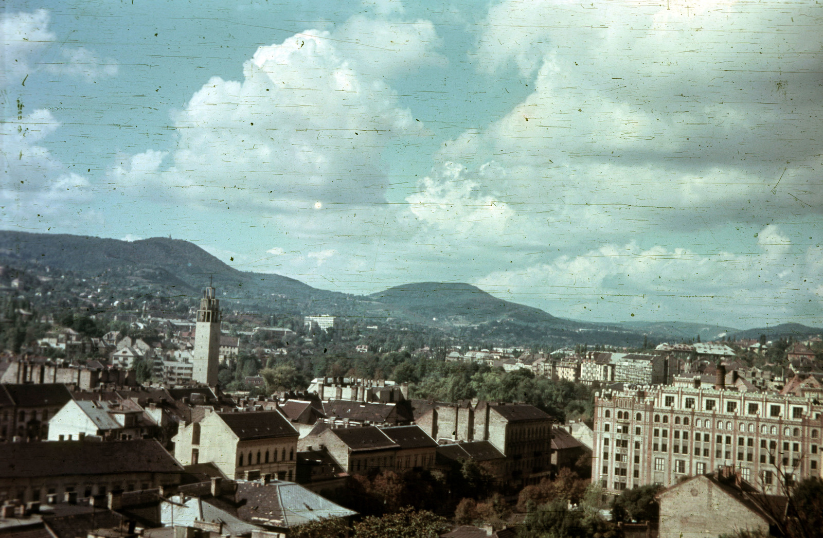 Hungary, Budapest I.,Budapest XII., kilátás az Esztergomi rondelláról a Városmajor felé. A Jézus Szíve-templom tornya hátterében a János-hegy. Előtérben a Krisztina körút házai, jobbra a Postapalota., 1955, Heinzely Béla, colorful, Budapest, Fortepan #129210