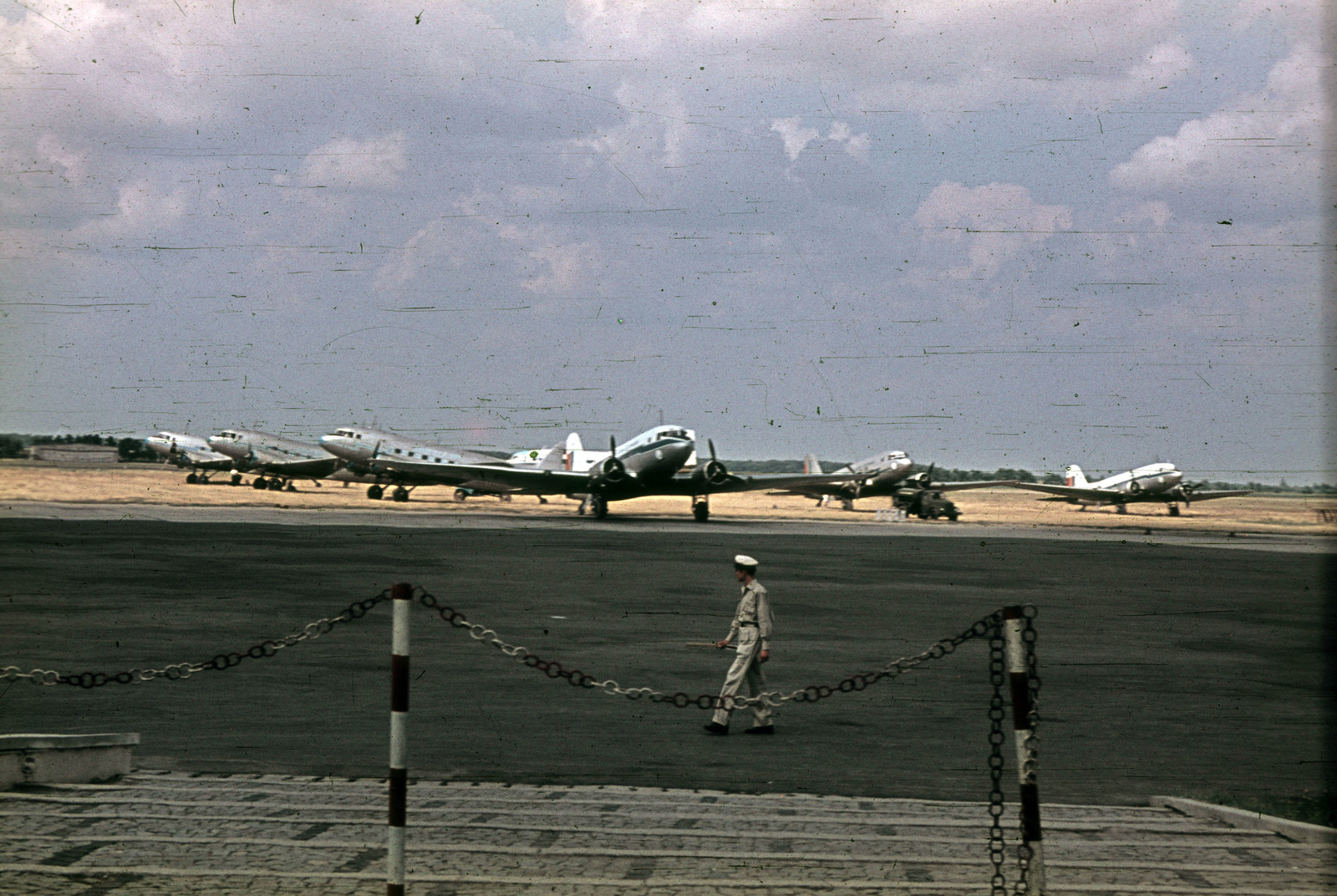 Romania, Bucharest, Băneasa-Aurel Vlaicu repülőtér., 1960, Heinzely Béla, colorful, airplane, airport, Fortepan #129212
