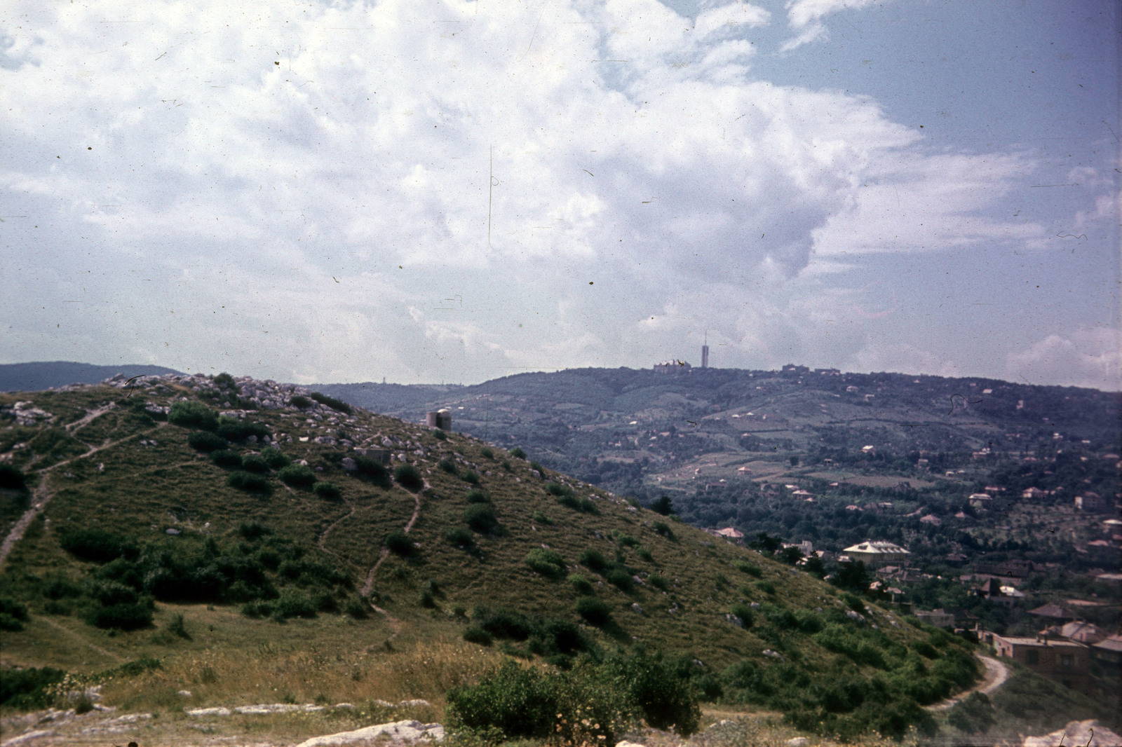 Magyarország, Budapest XII.,Budapest XI., előtérben a Sas-hegy, háttérben a Széchenyi-hegy., 1959, Heinzely Béla, Budapest, színes, Fortepan #129220