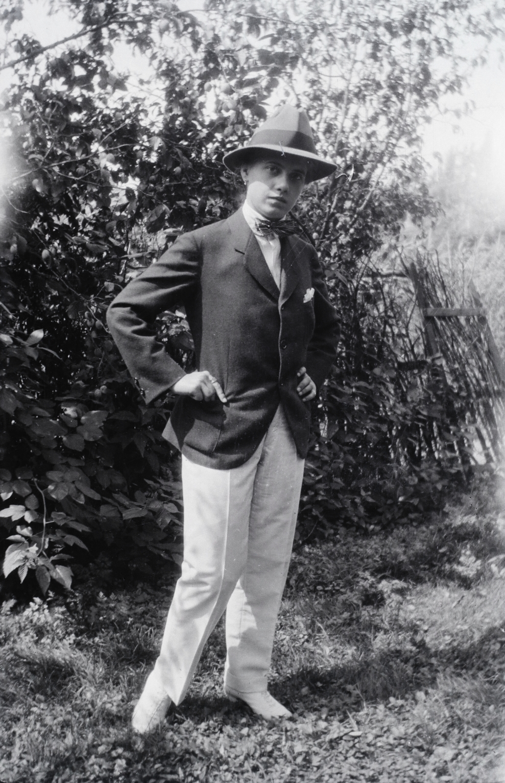 1919, Horváth Miklós dr, csípőre tett kéz, Fortepan #129288