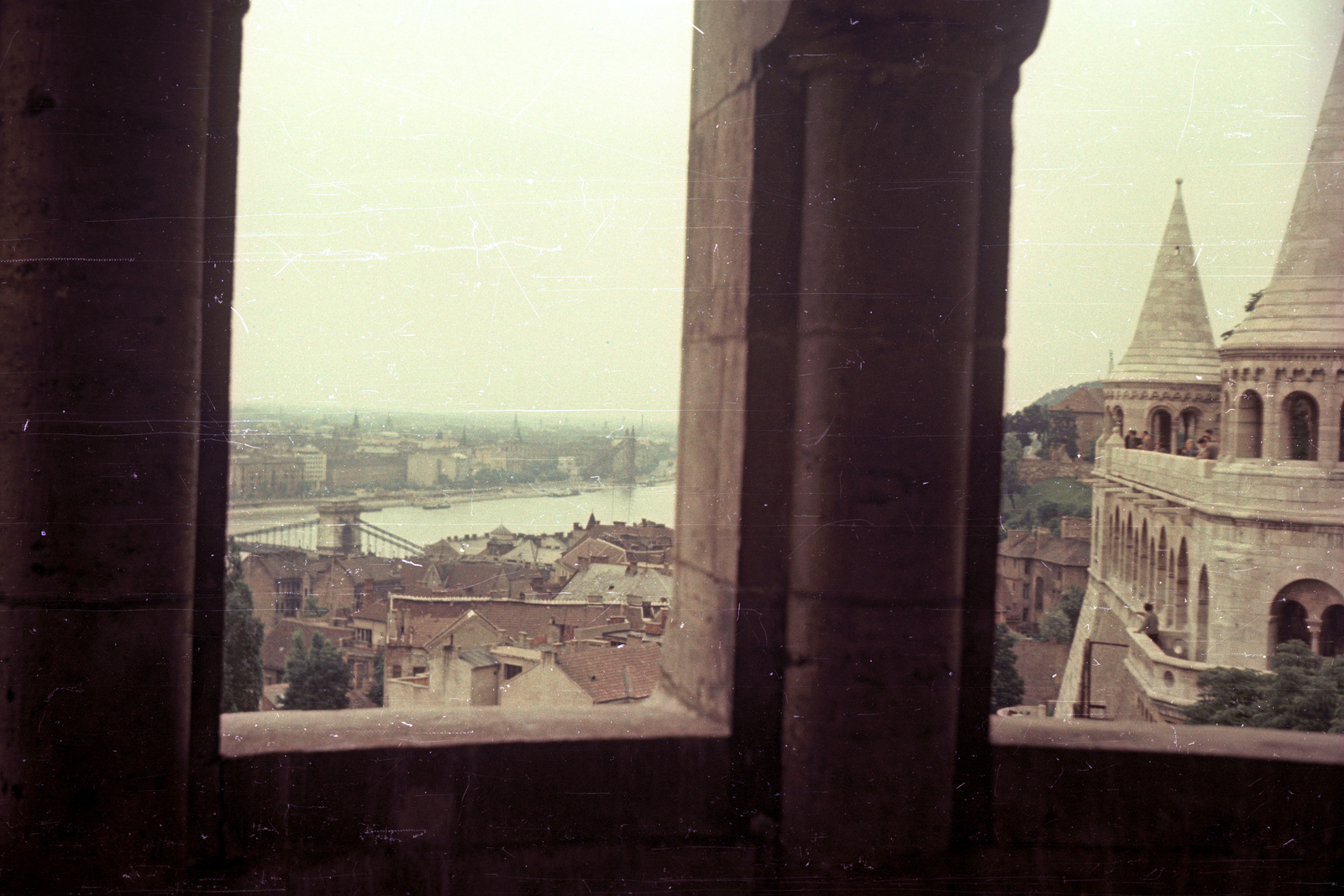 Hungary, Halászbástya, Budapest I., kilátás a Széchenyi Lánchíd felé, háttérben a lerombolt Erzsébet híd pesti hídfője., 1957, Horváth Miklós dr, Budapest, colorful, Fortepan #129333