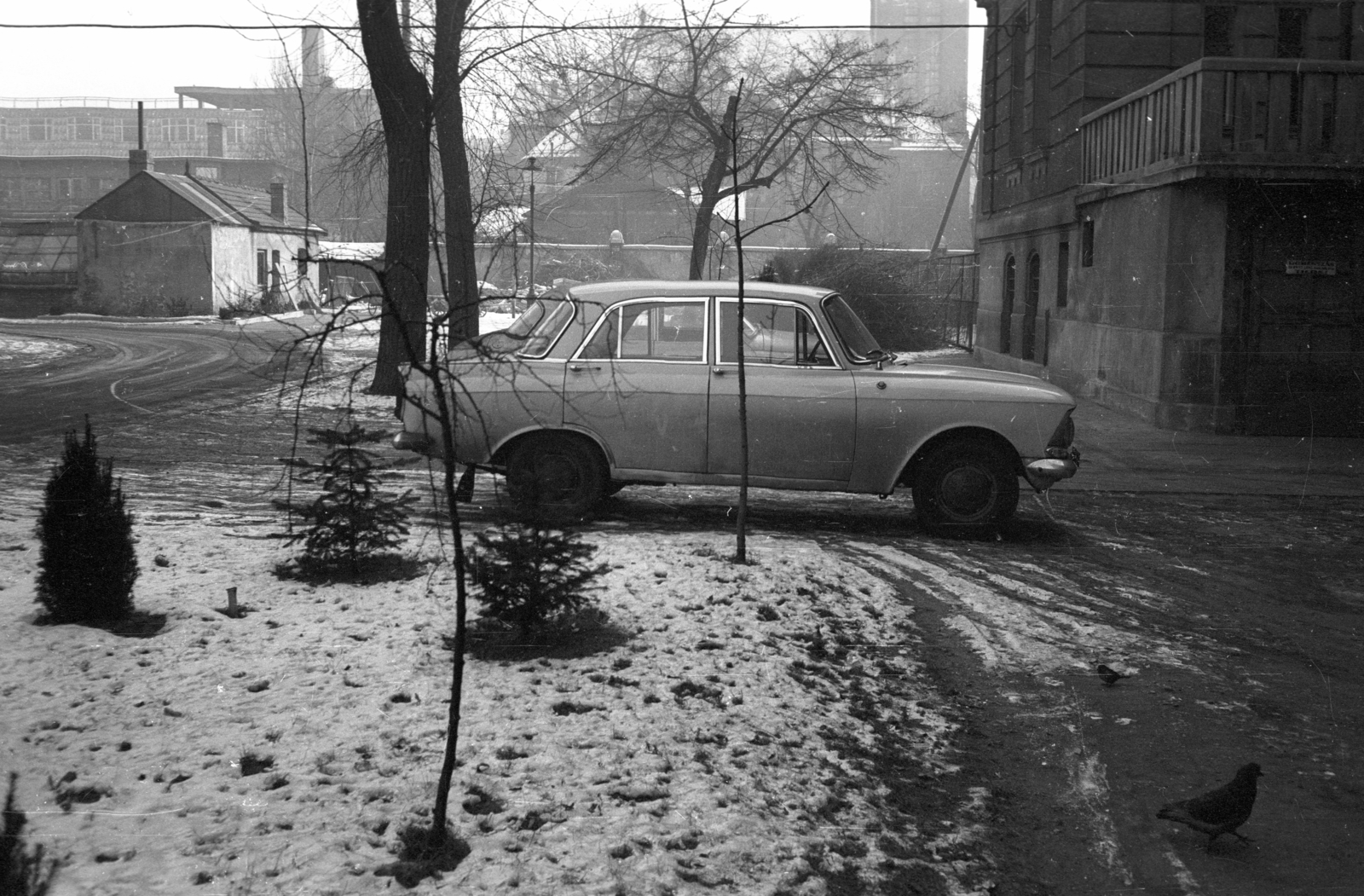 Hungary, Budapest VIII., Üllői út 86., a Heim Pál Gyermekkórház parkja, a kerítésen túl a Nagyvárad téri református templom., 1968, Horváth Miklós dr, medical institution, Budapest, Fortepan #129361