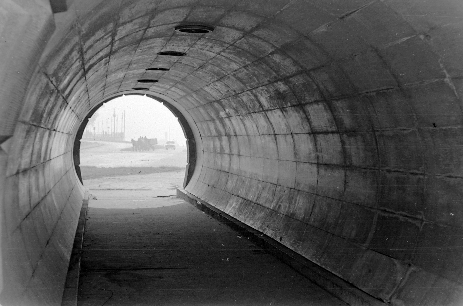 Hungary, Budapest V., Széchenyi Lánchíd pesti hídfője, gyalogos alagút., 1957, Szent-tamási Mihály, Horse-drawn carriage, tunnel, Budapest, Fortepan #12938