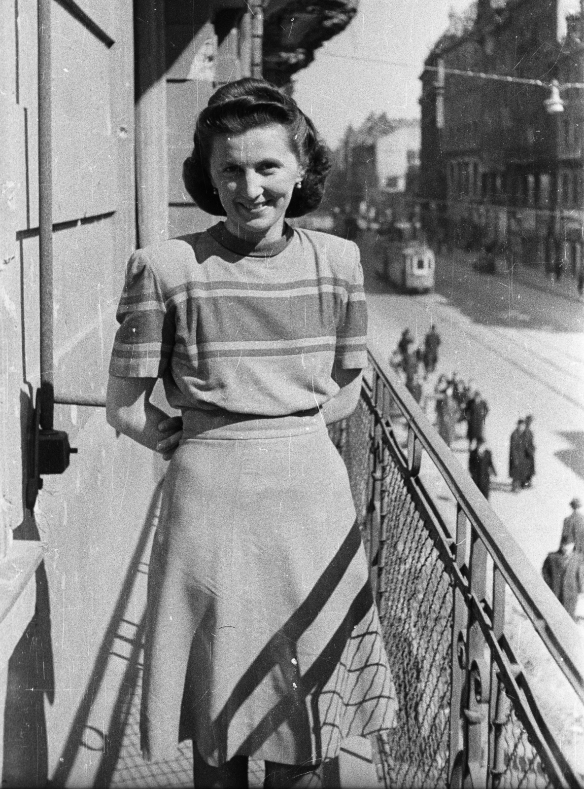 Hungary, Budapest V., Kossuth Lajos utca a 6-os számú ház első emeleti erkélyéről az Astoria kereszteződés felé nézve., 1943, Horváth Miklós dr, Budapest, Fortepan #129430