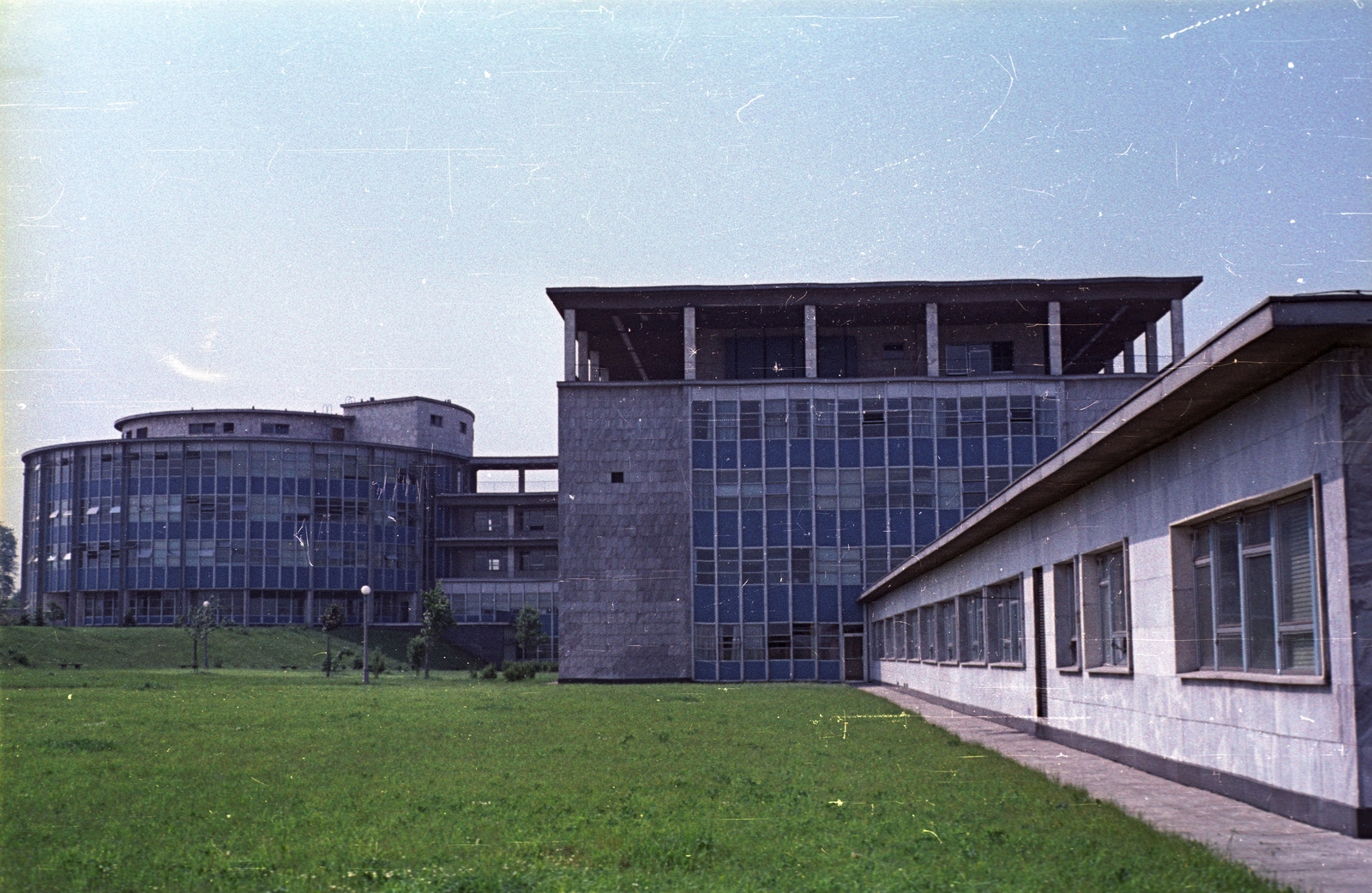 Poland, Kraków, ulica Wielicka 265., a Jagelló Egyetem Gyermekkórháza., 1970, Horváth Miklós dr, colorful, medical institution, Fortepan #129454