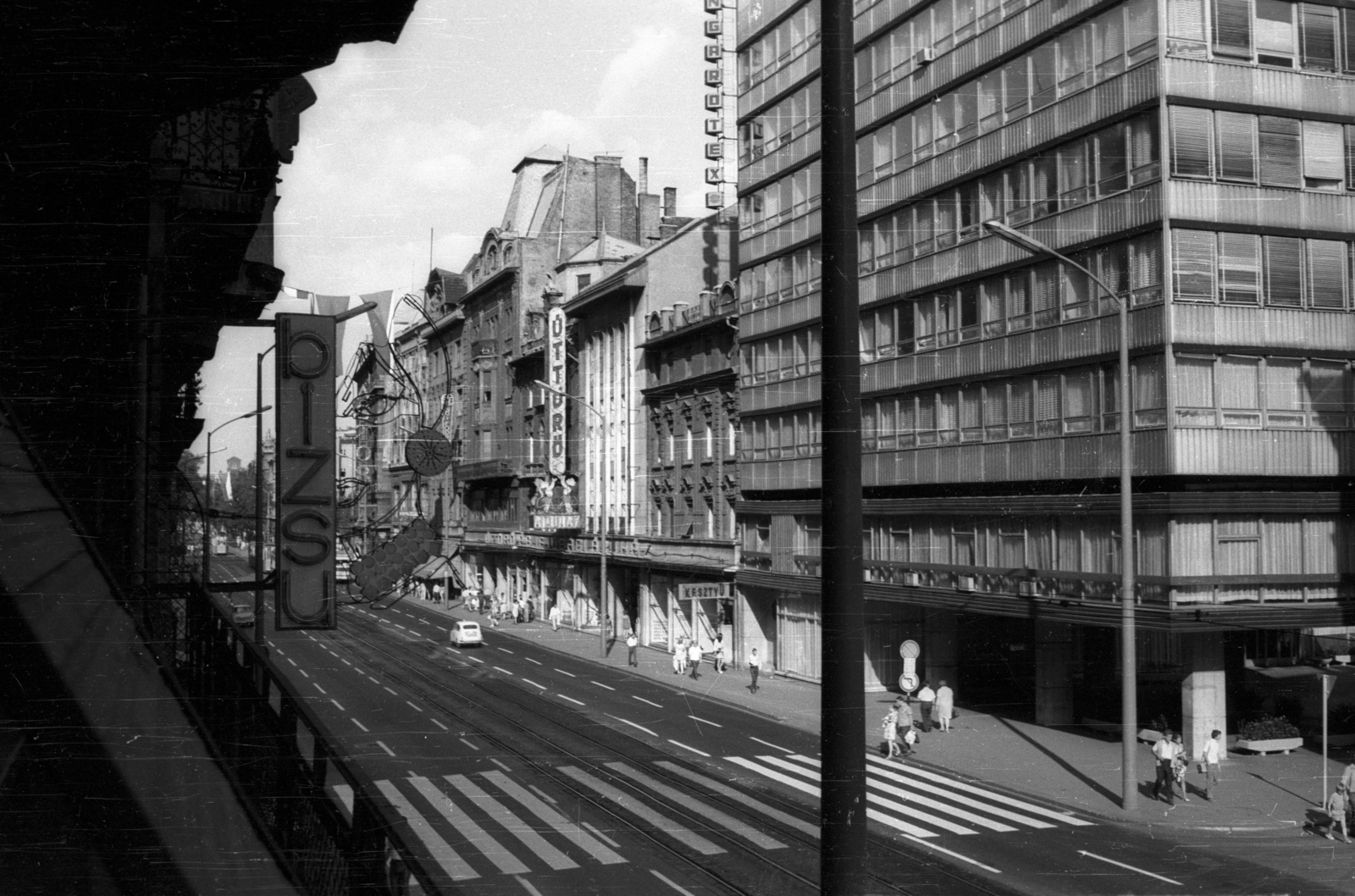 Hungary, Budapest V., a Kossuth Lajos utca a 6-os szám I. emeletéről az Astoria kereszteződés felé nézve, jobbra a Szép utca sarok., 1970, Horváth Miklós dr, Budapest, Fortepan #129510