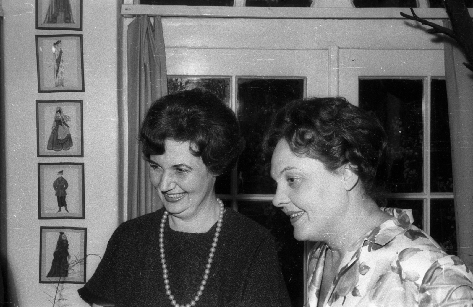 Hungary, jobbra Náray Teri színművésznő., 1965, Hunyady József, women, actor, necklace, Fortepan #129640