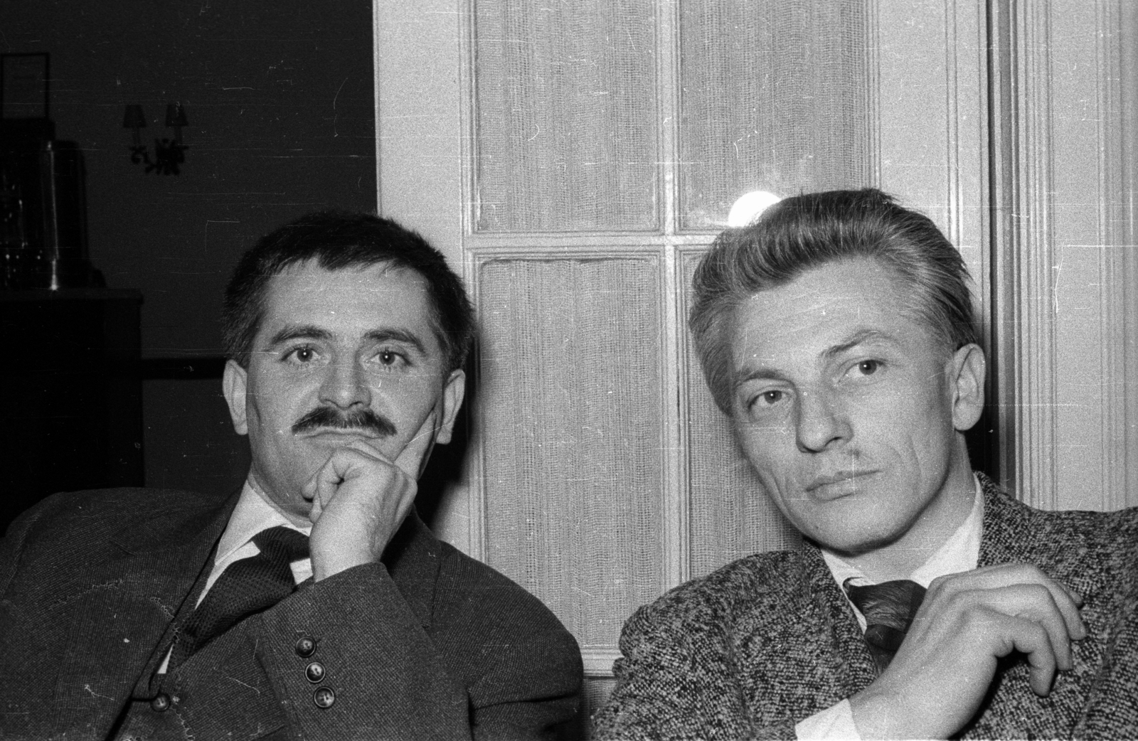 Hungary, Budapest VI., balról Juhász Ferenc és Nagy László költők. A felvétel az Írószövetség Bajza utca 18. alatti székházában készült., 1963, Hunyady József, Budapest, Fortepan #129718