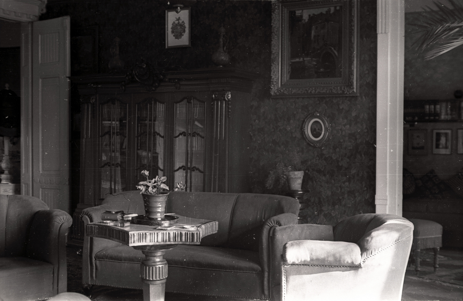 Hungary, Budapest VIII., Tavaszmező utca 1., Gartner Károly, az A sipotei Golgotha című könyv írójának lakása., 1942, Ladinek Viktor, interior, Budapest, Fortepan #129967