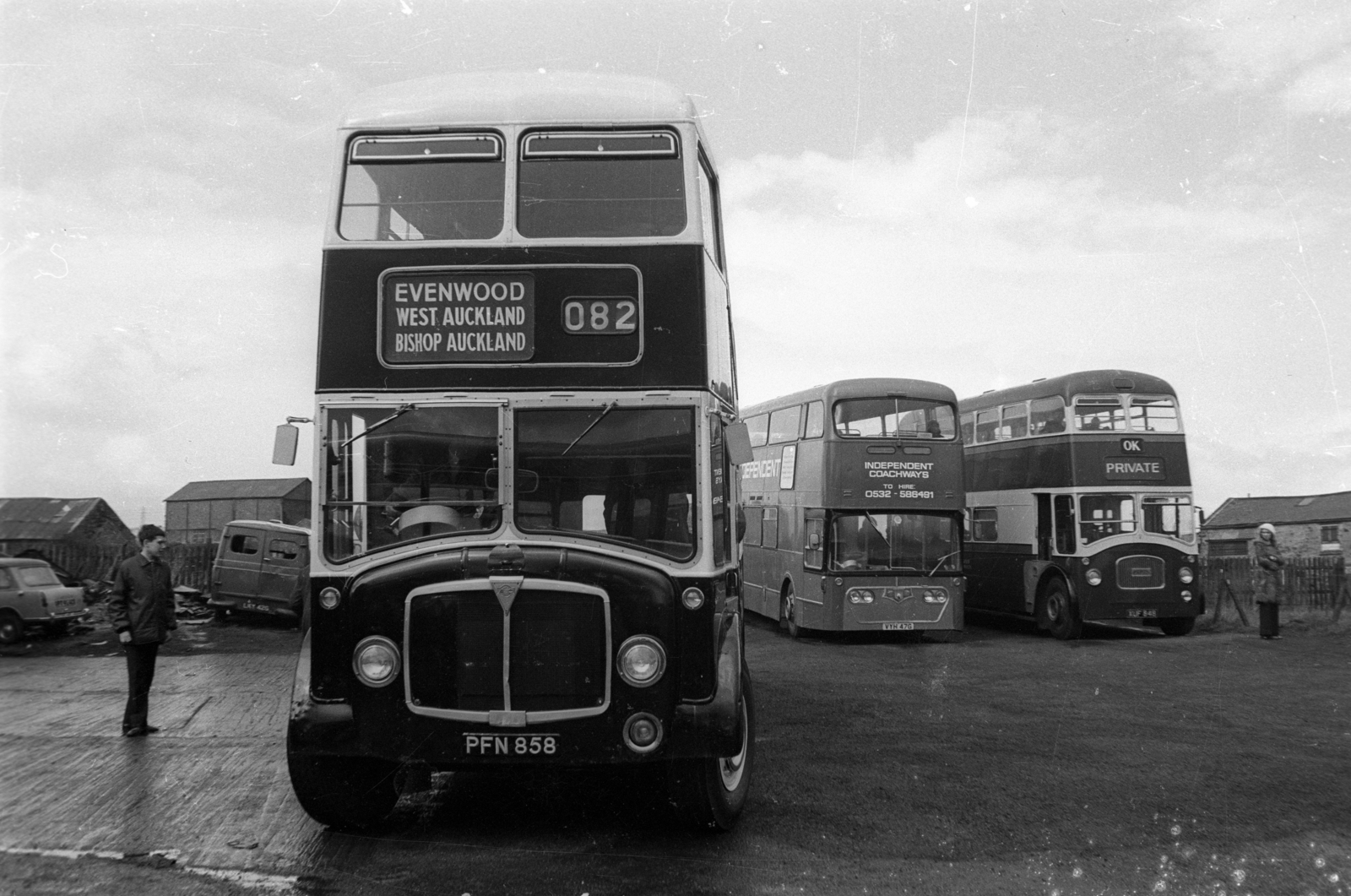 Egyesült Királyság, St. Helen Auckland, az F. Lokey & Sons autóbusztársaság garázsa., 1962, Ladinek Viktor, emeletes autóbusz, Leyland-márka, AEC-márka, AEC Regent V, Leyland Atlantean, Fortepan #130004