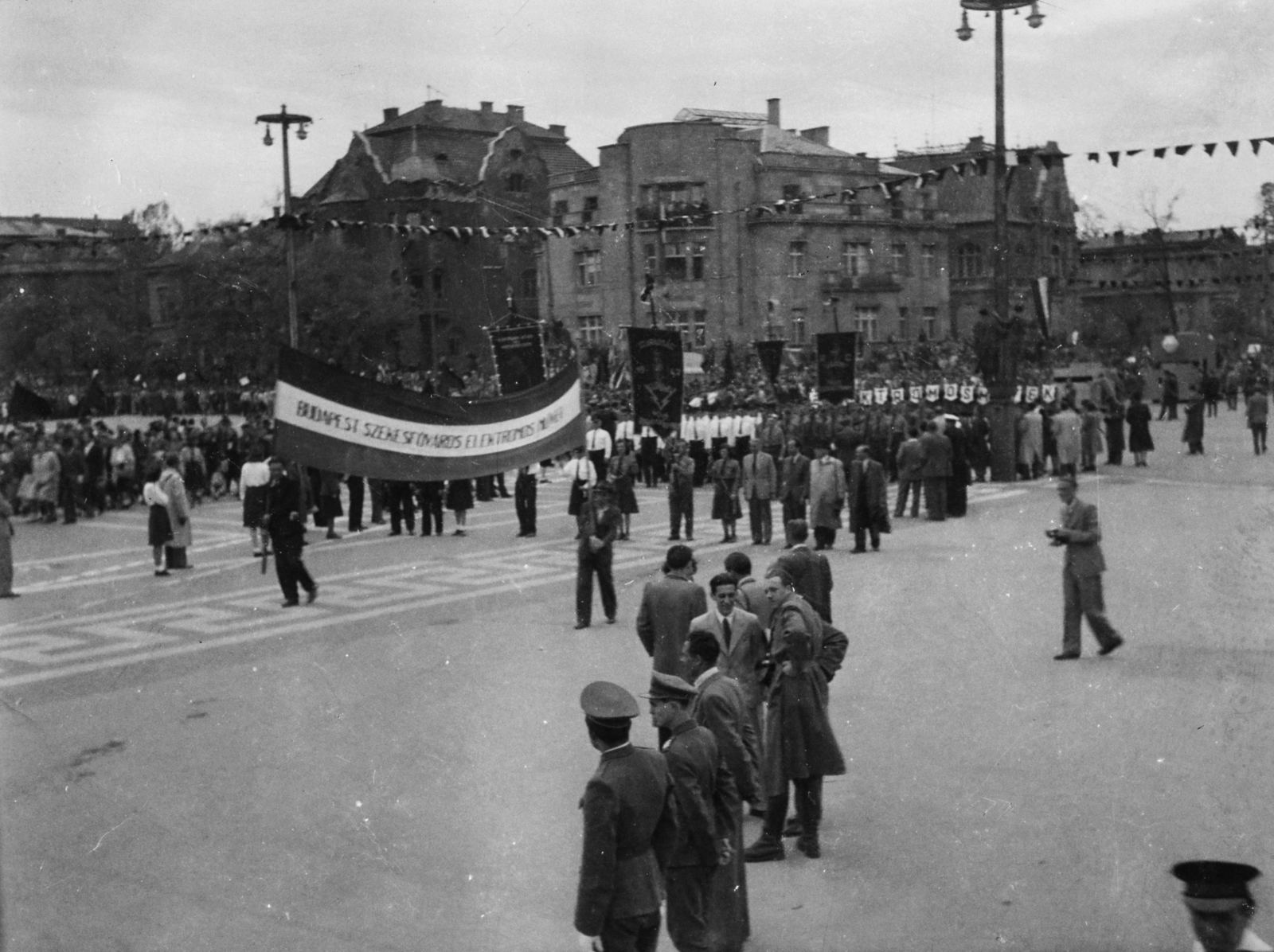 Hungary, Budapest XIV., Hősök tere., 1946, Fortepan/Album016, Budapest, march, banner, Fortepan #130027