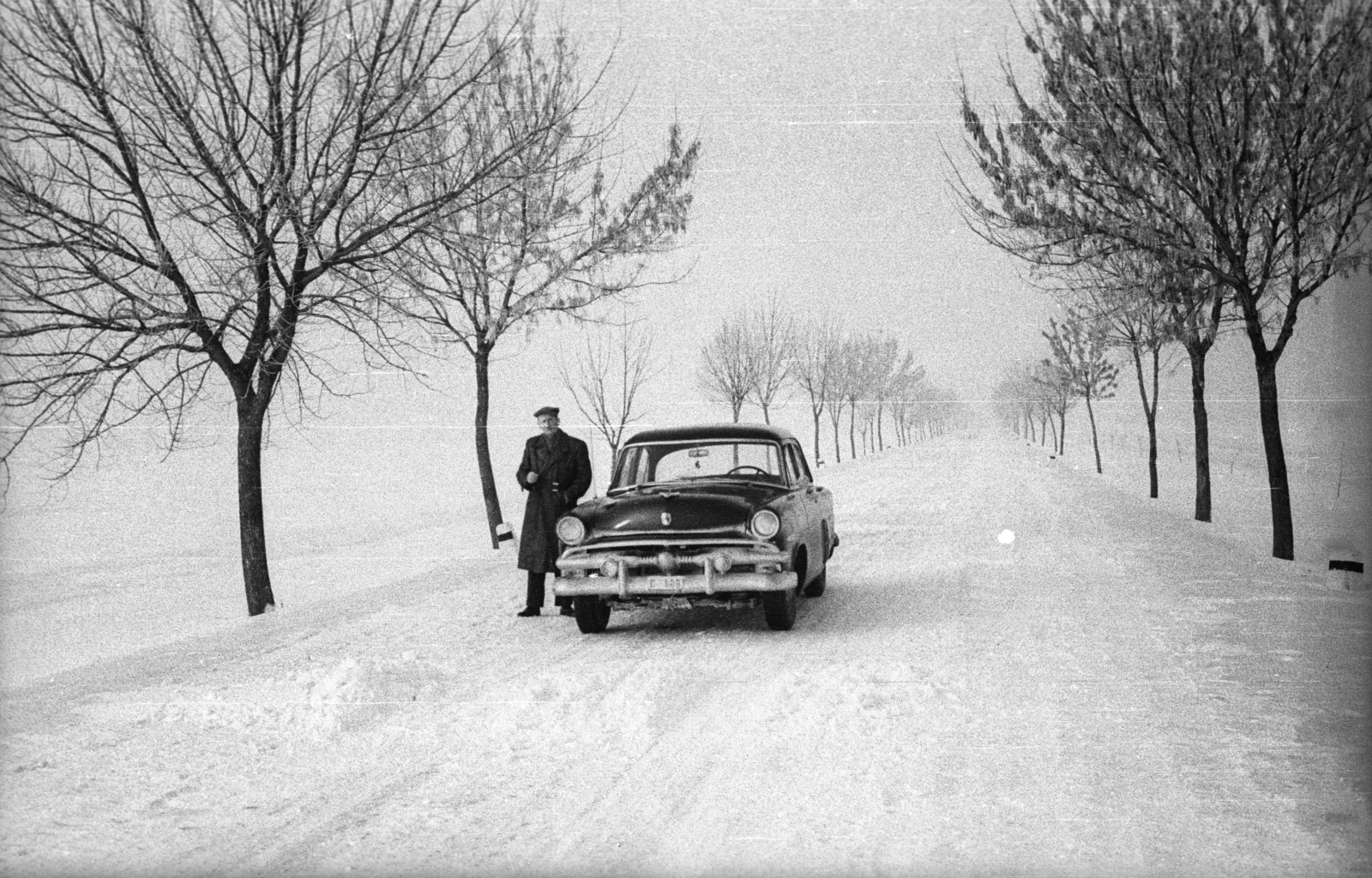 Ford Mainline Fordor Sedan 1952 személygépkocsi., 1952, Szent-tamási Mihály, winter, Ford-brand, automobile, number plate, Fortepan #13006