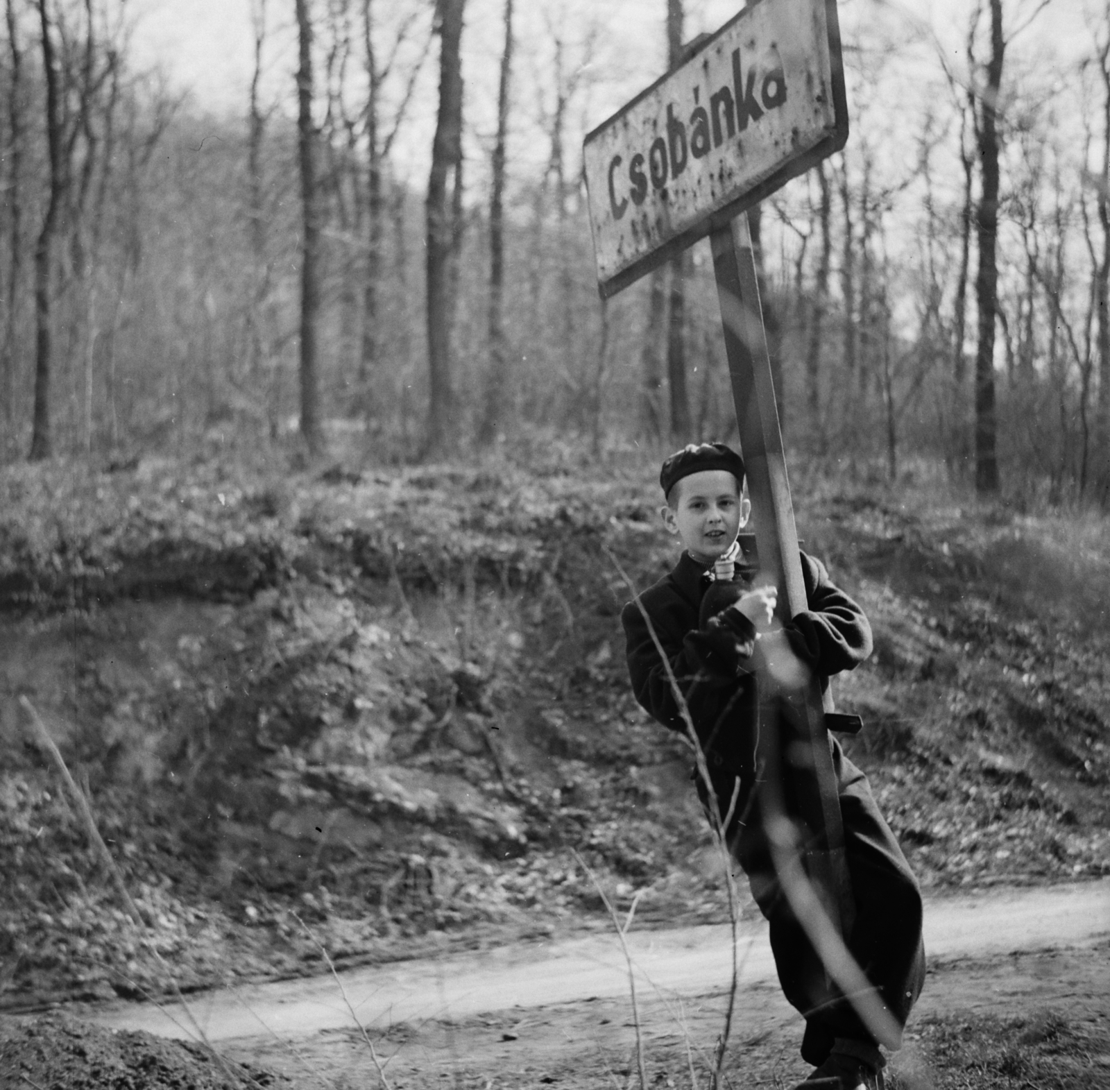 1958, Lossonczy Miklós, teenager, place-name signs, photo aspect ratio: square, Fortepan #130071