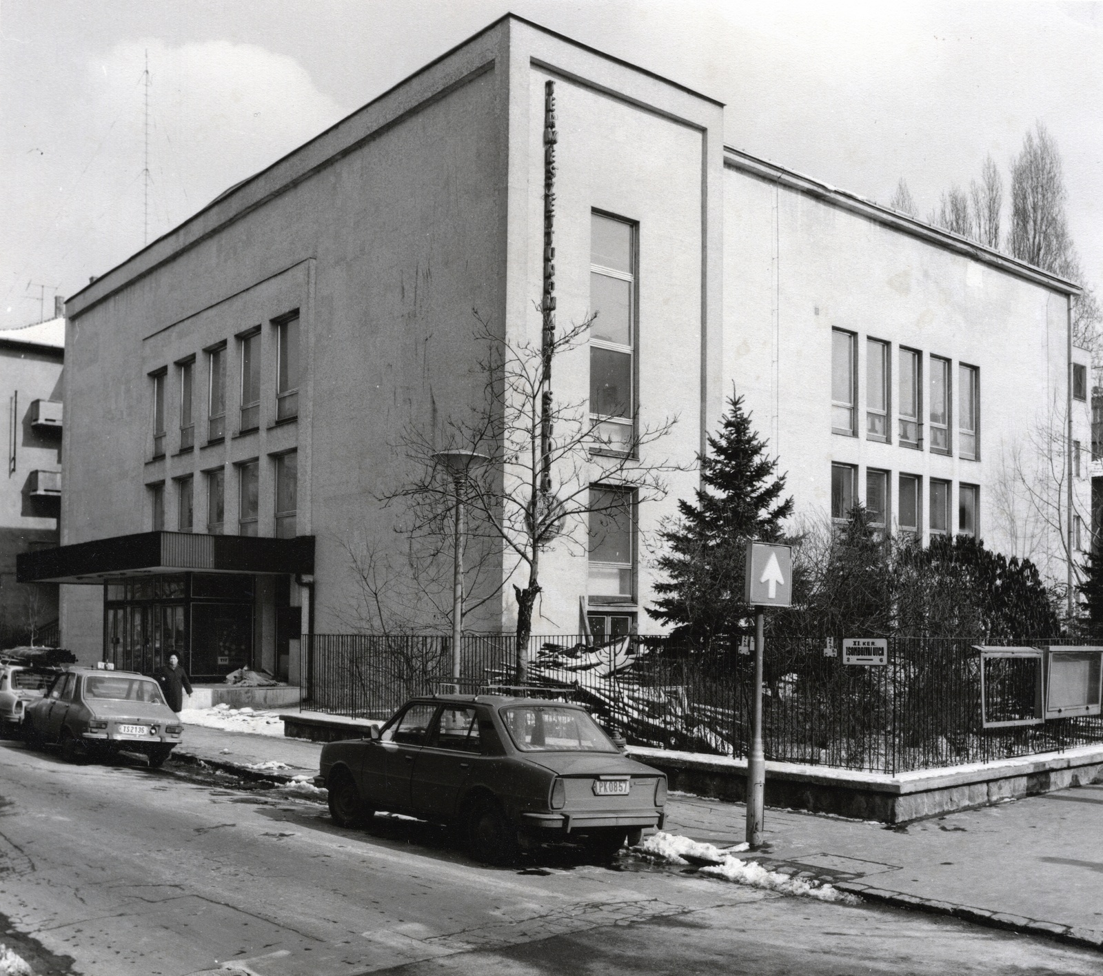 Magyarország, Budapest XI., Zsombolyai utca 6. - Bocskai út sarok, a TIT Természettudományi Stúdió (korábban lágymányosi zsinagóga) épülete., 1989, Fortepan/Album017, Mundrák Attila, zsinagóga, zsidóság, Budapest, Fortepan #130092