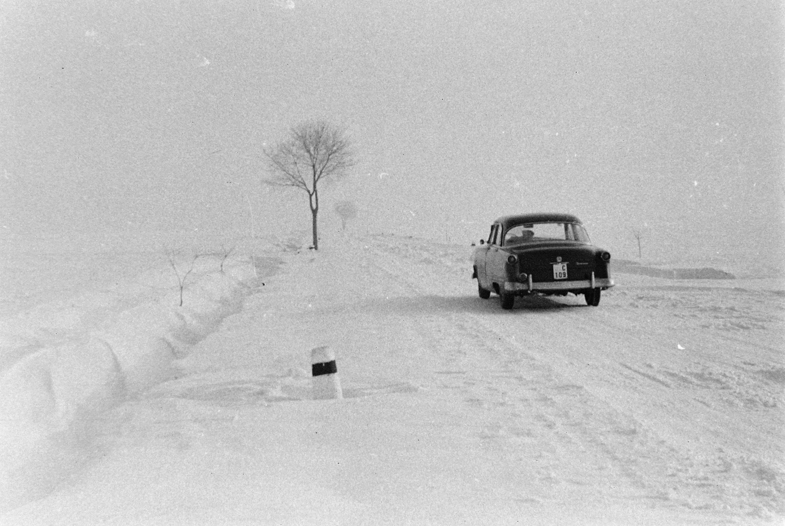 Ford Mainline Fordor Sedan 1952 személygépkocsi., 1952, Szent-tamási Mihály, winter, Ford-brand, automobile, number plate, Fortepan #13011