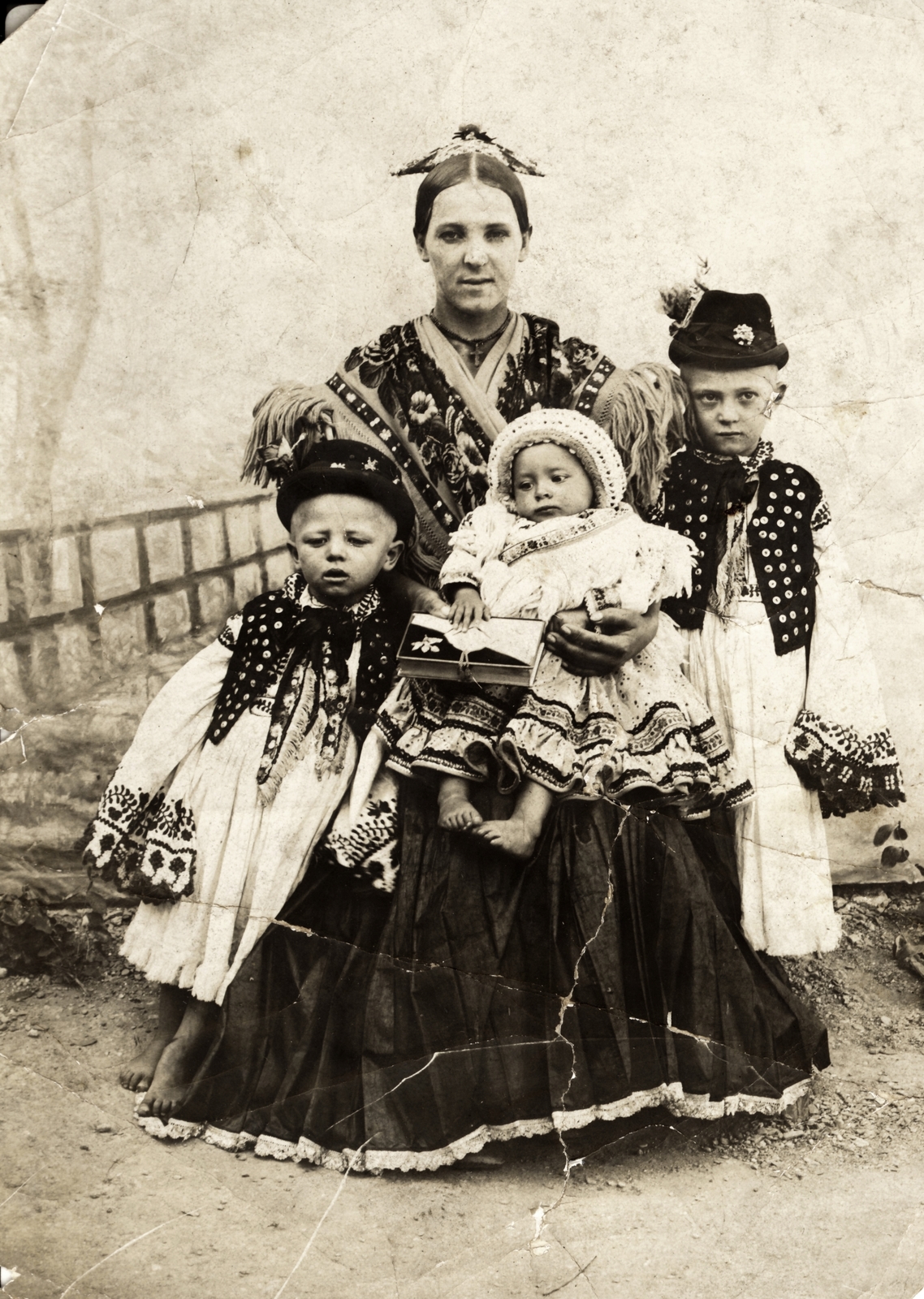 1912, Nagy Károly, sitting on lap, Fortepan #130117