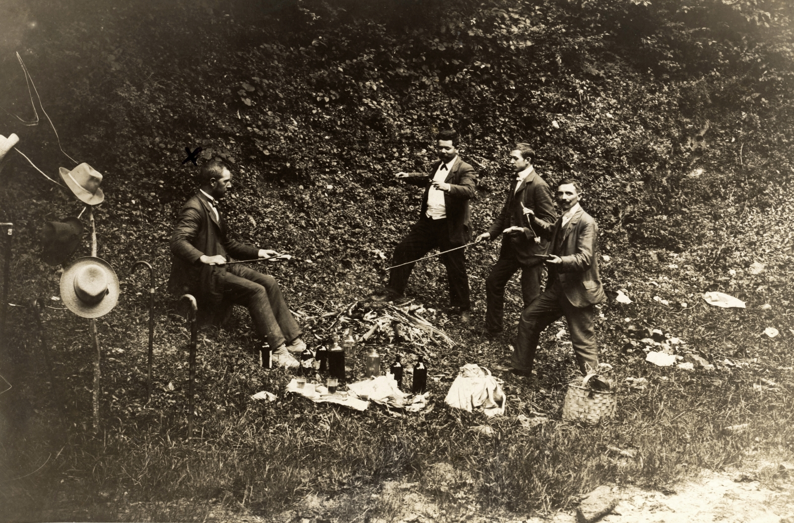 Hungary, Lillafüred, Miskolc, a felvétel a Hámori-tó környékén készült., 1915, Nagy Károly, free time, bacon roasting, Fortepan #130136