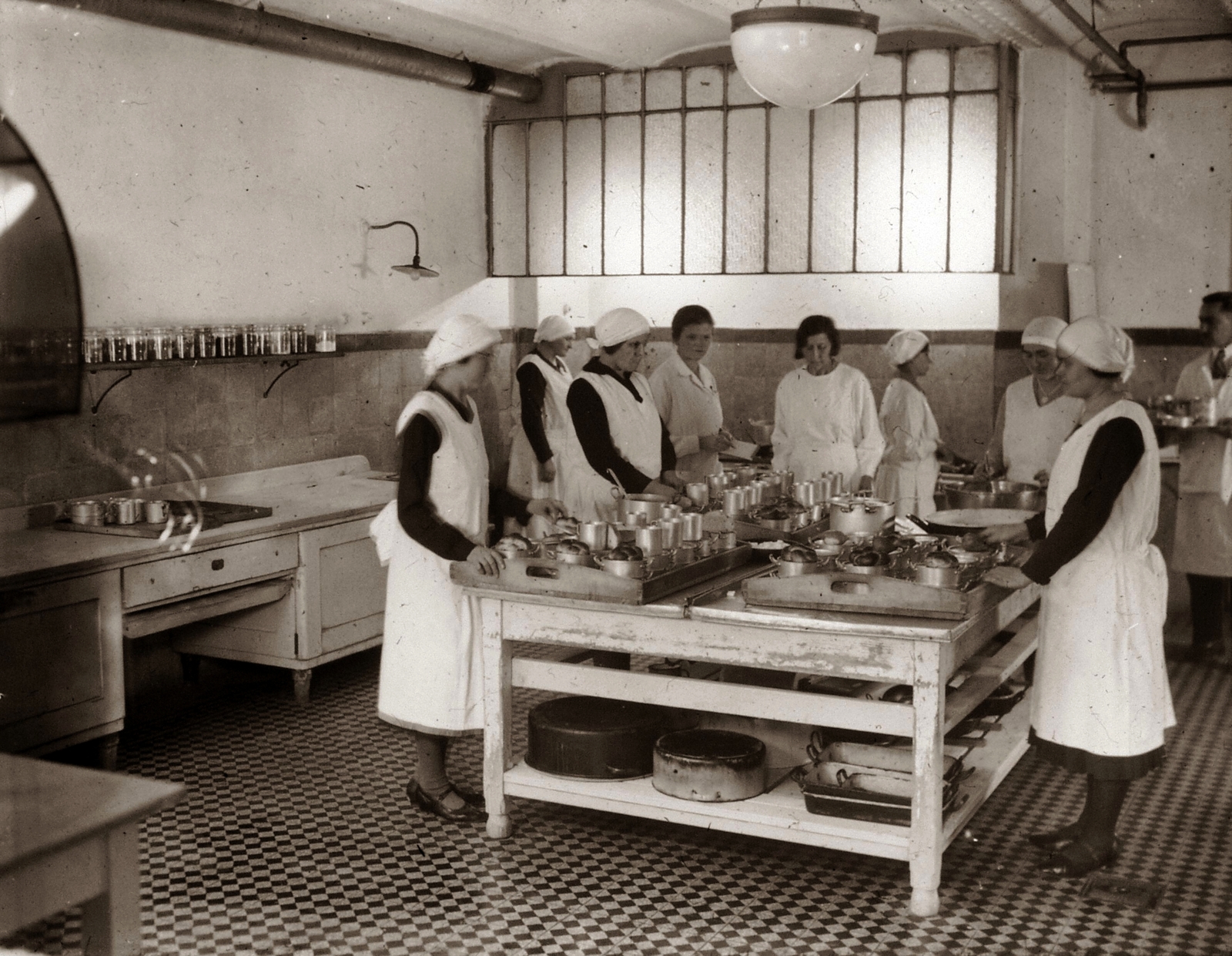 Hungary, Pécs, Rákóczi út 2. a Magyar Királyi Erzsébet Tudományegyetem Klinikájának konyhája (később Pécsi Tudományegyetem Klinikai Központ)., 1928, POTE, medical institution, Fortepan #130174