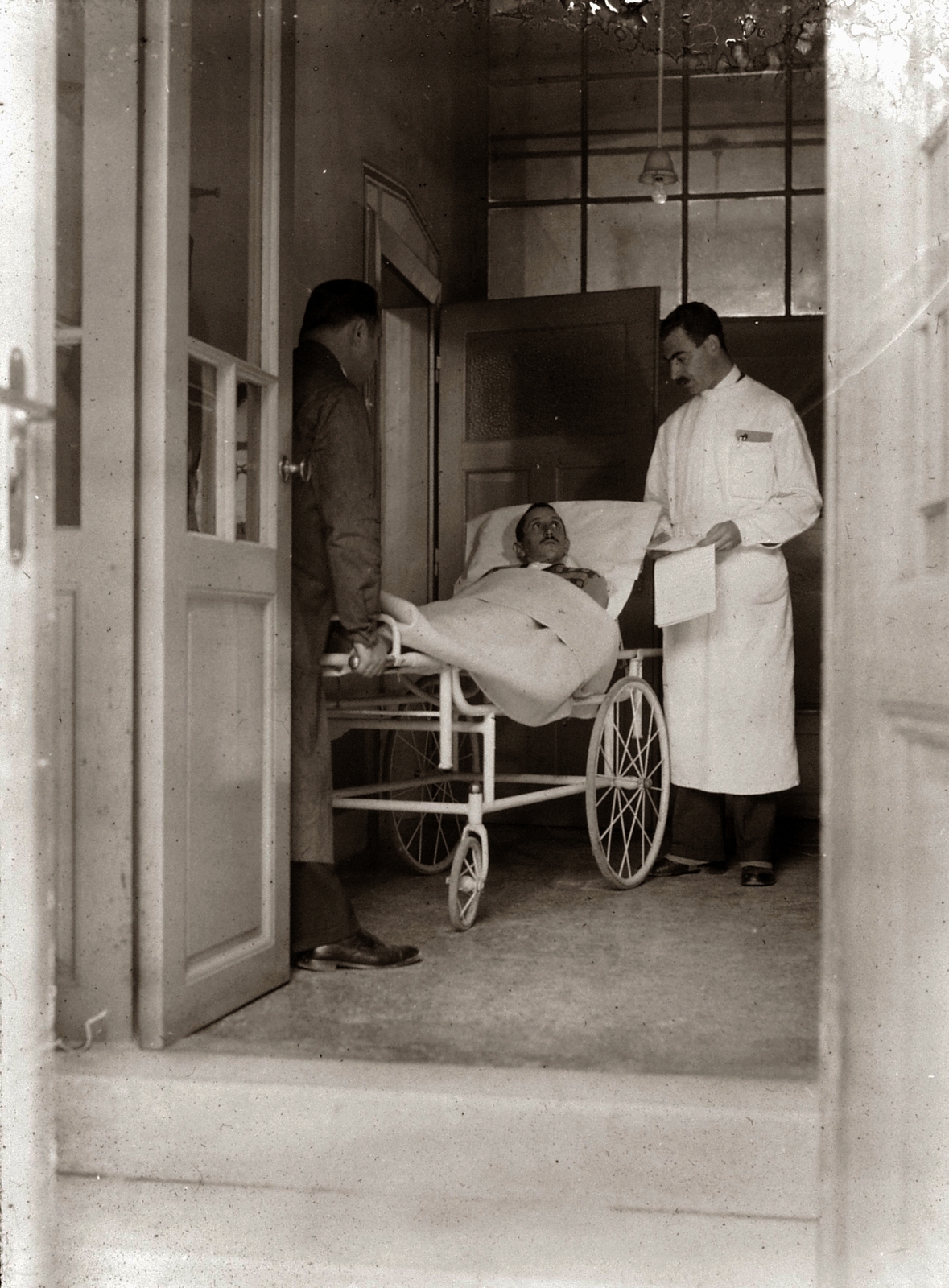 Hungary, Pécs, Rákóczi út 2. a Magyar Királyi Erzsébet Tudományegyetem Klinikája (később Pécsi Tudományegyetem Klinikai Központ)., 1928, POTE, medical institution, barrow, Fortepan #130178