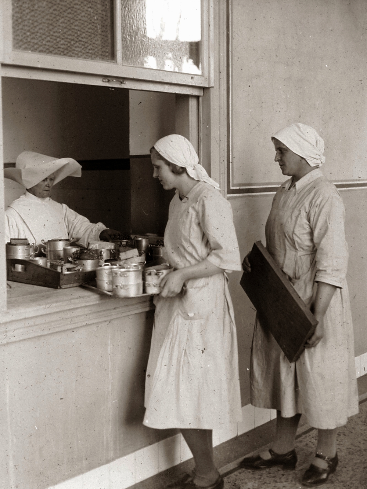 Hungary, Pécs, Rákóczi út 2. a Magyar Királyi Erzsébet Tudományegyetem Klinikájának konyhája (később Pécsi Tudományegyetem Klinikai Központ)., 1928, POTE, medical institution, nun, Fortepan #130212