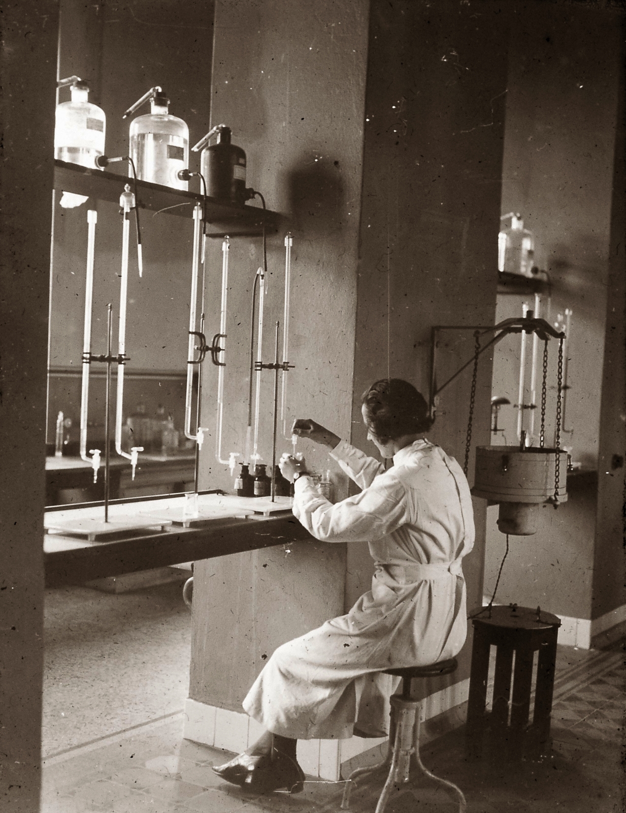 Hungary, Pécs, Rákóczi út 2., a Magyar Királyi Erzsébet Tudományegyetem Klinikájának laboratóriuma (később Pécsi Tudományegyetem Klinikai Központ és Megyei Kórház)., 1928, POTE, medical institution, laboratory, Fortepan #130214