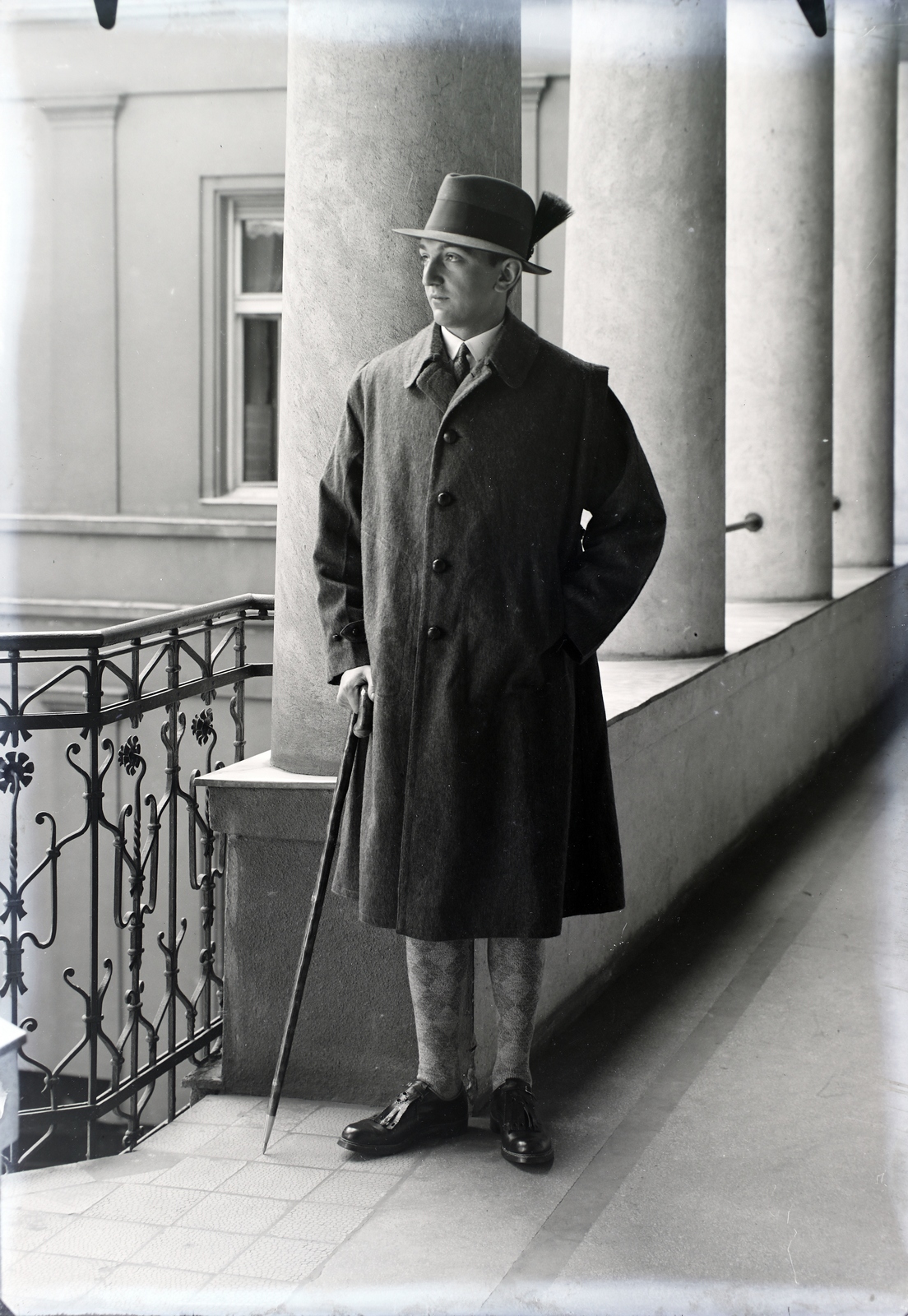 1929, Jánossy Virág, Háberl Aladár, courtyard balcony, pillar, fashion photo, Fortepan #130264