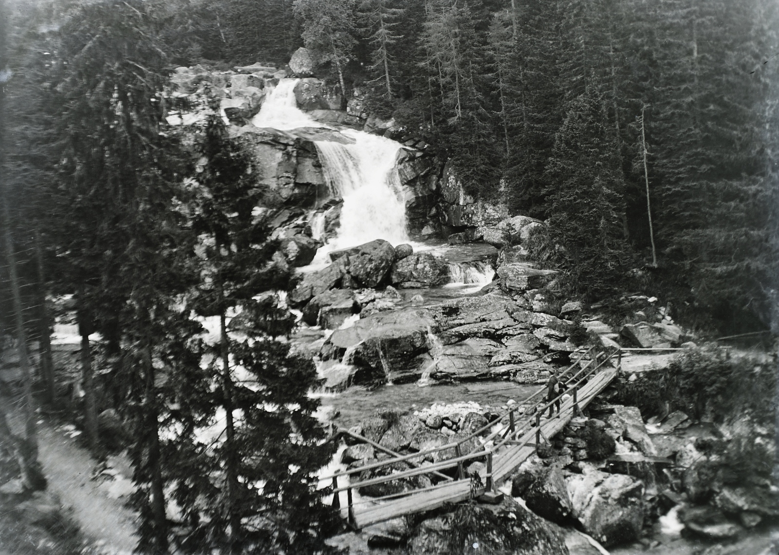 Slovakia, High Tatras, Starý Smokovec, Tar-pataki Nagy-vízesés., 1927, Jánossy Virág, Háberl Aladár, Czechoslovakia, water fall, Tatra Mountains, Fortepan #130339