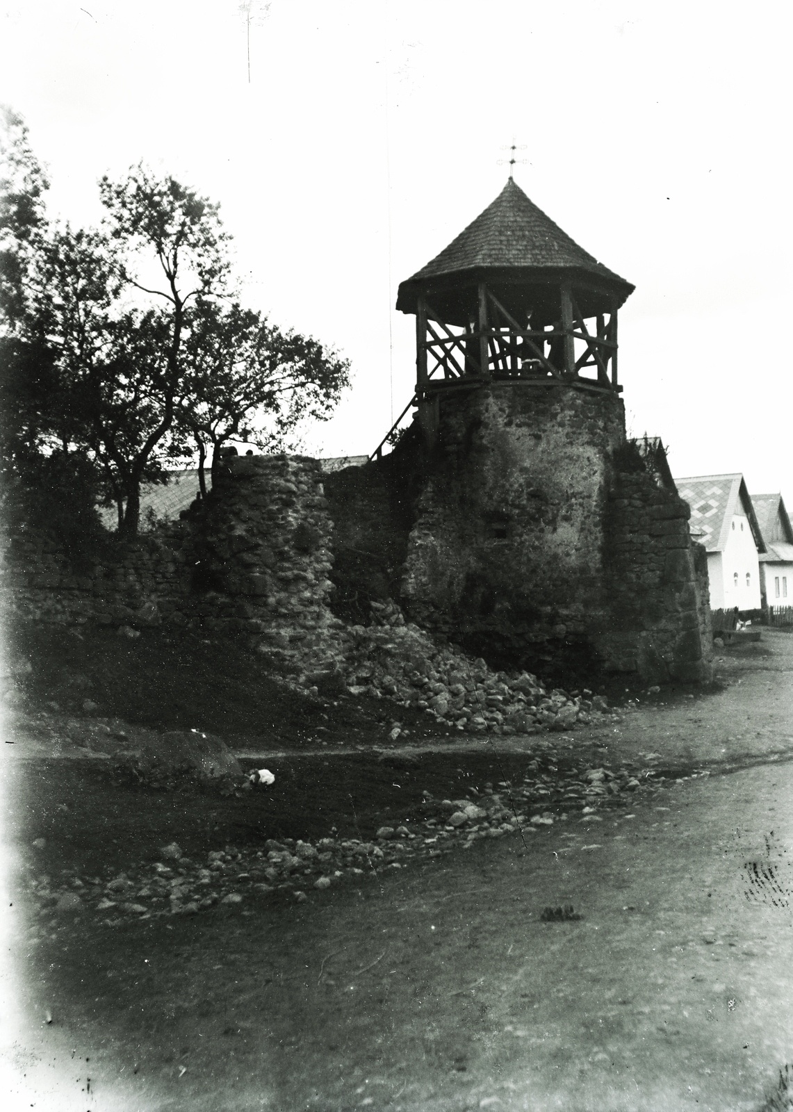 Slovakia, harangláb a település közepén., 1925, Jánossy Virág, Háberl Aladár, Fortepan #130352