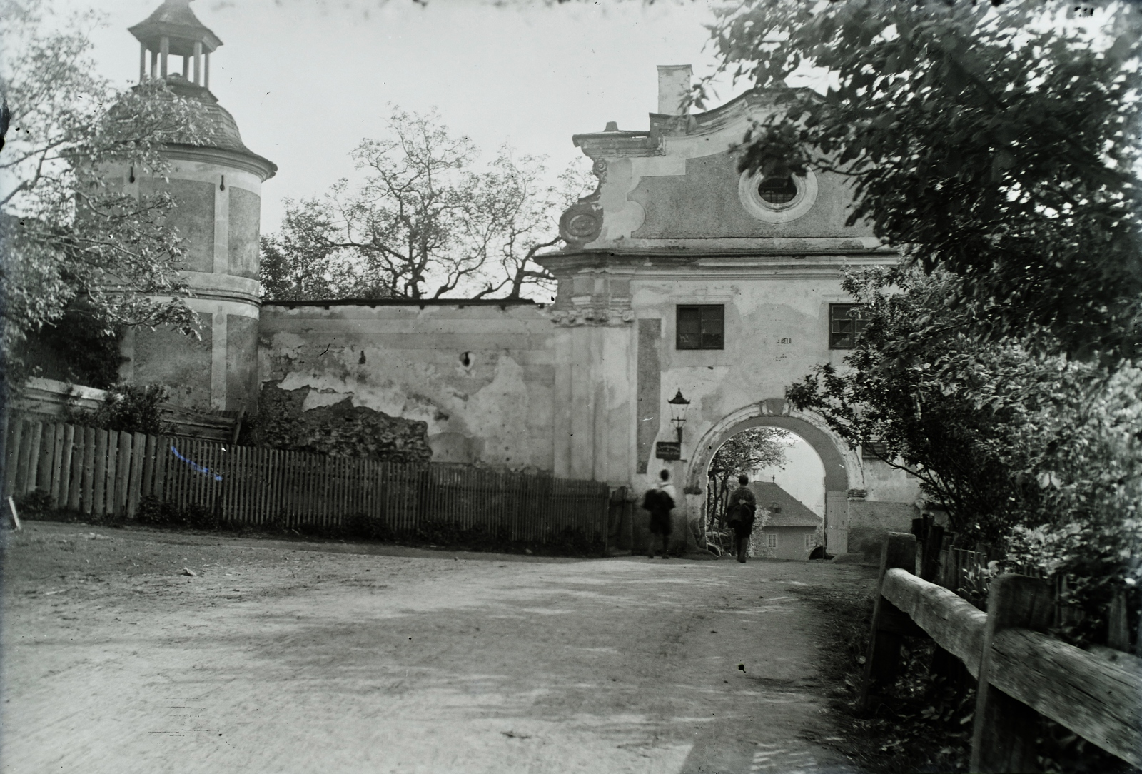 Slovakia, Selva di Val Gardena, Hegybányai- (másnéven Szélaknai-, Piargi-) városkapu., 1919, Jánossy Virág, Háberl Aladár, Czechoslovakia, City gate, Fortepan #130360