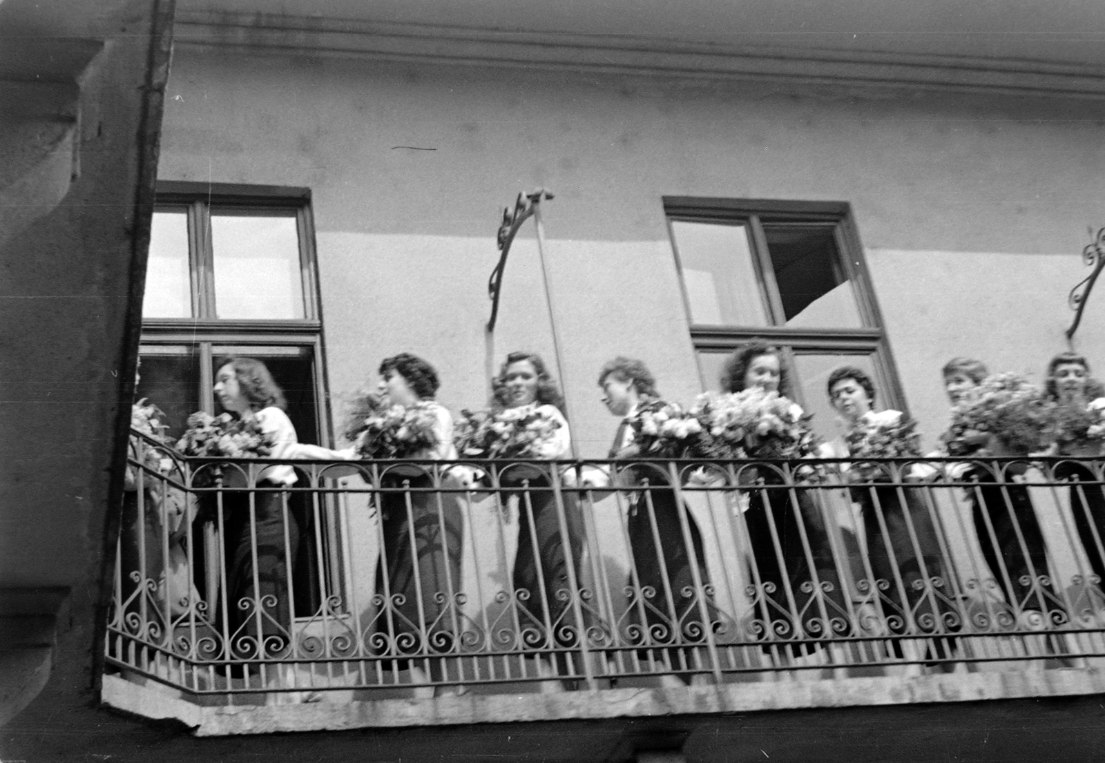 Hungary, 1959, Szent-tamási Mihály, school, courtyard balcony, festive, graduation, Fortepan #13039