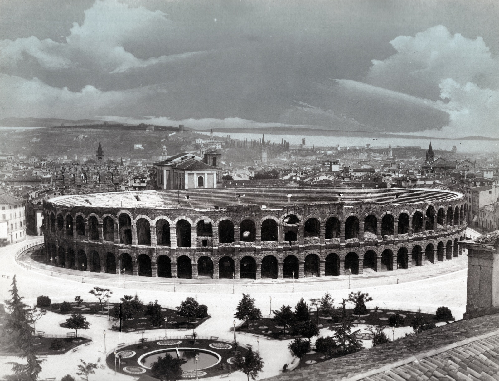 Olaszország, Verona, Aréna, ókori amfiteátrum., 1900, Szalai Teréz, amfiteátrum, Fortepan #130403
