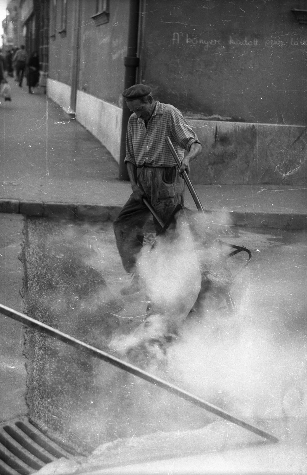 Hungary, 1971, Vizsnyiczai Erzsébet, paving, Fortepan #130575