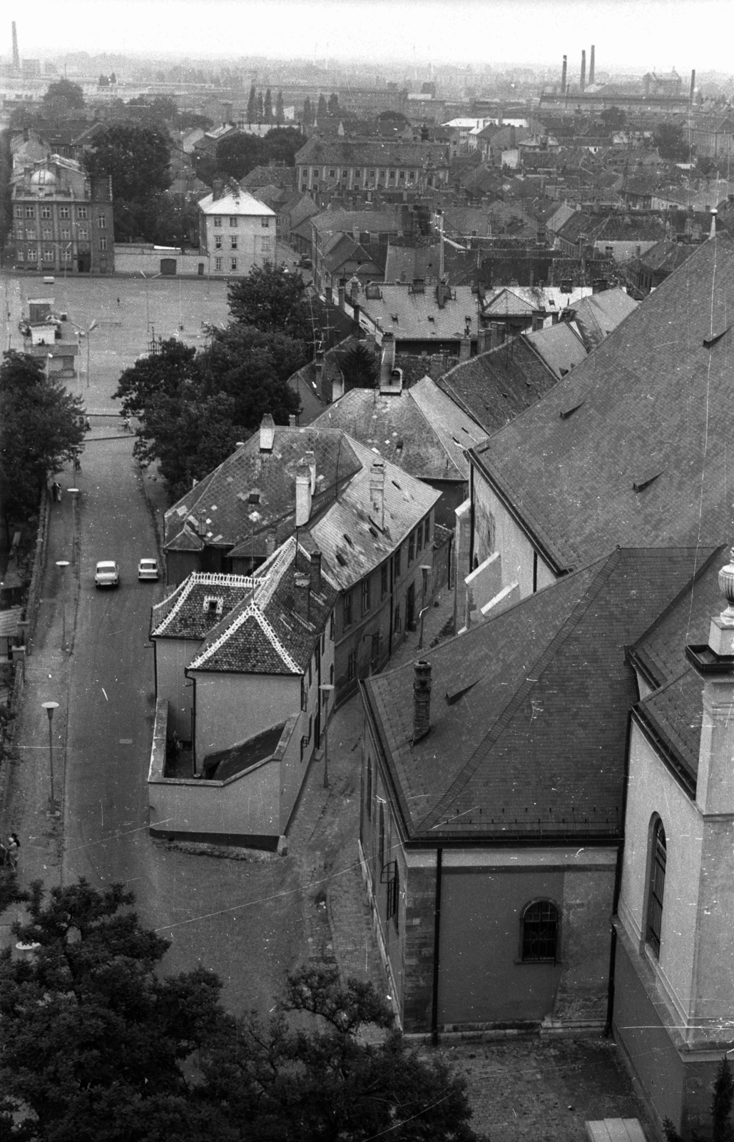 Magyarország, Győr, Káptalandomb, kilátás a Püspökvár tornyából, jobbra a Székesegyház., 1973, Vizsnyiczai Erzsébet, Fortepan #130603