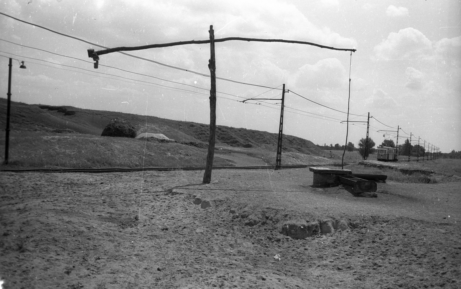 Hungary, Budapest XVIII., Bivalyrét., 1976, Vizsnyiczai Erzsébet, tram, shadoof, Budapest, Fortepan #130634