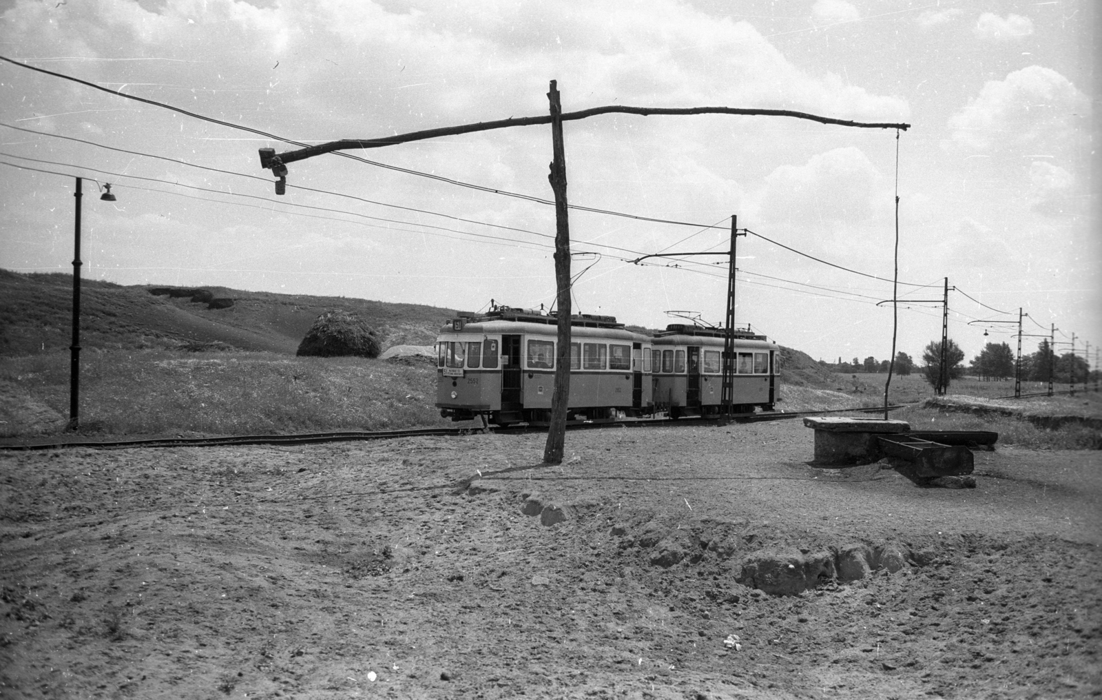 Hungary, Budapest XVIII., Bivalyrét., 1976, Vizsnyiczai Erzsébet, tram, shadoof, Budapest, Best of, Fortepan #130636