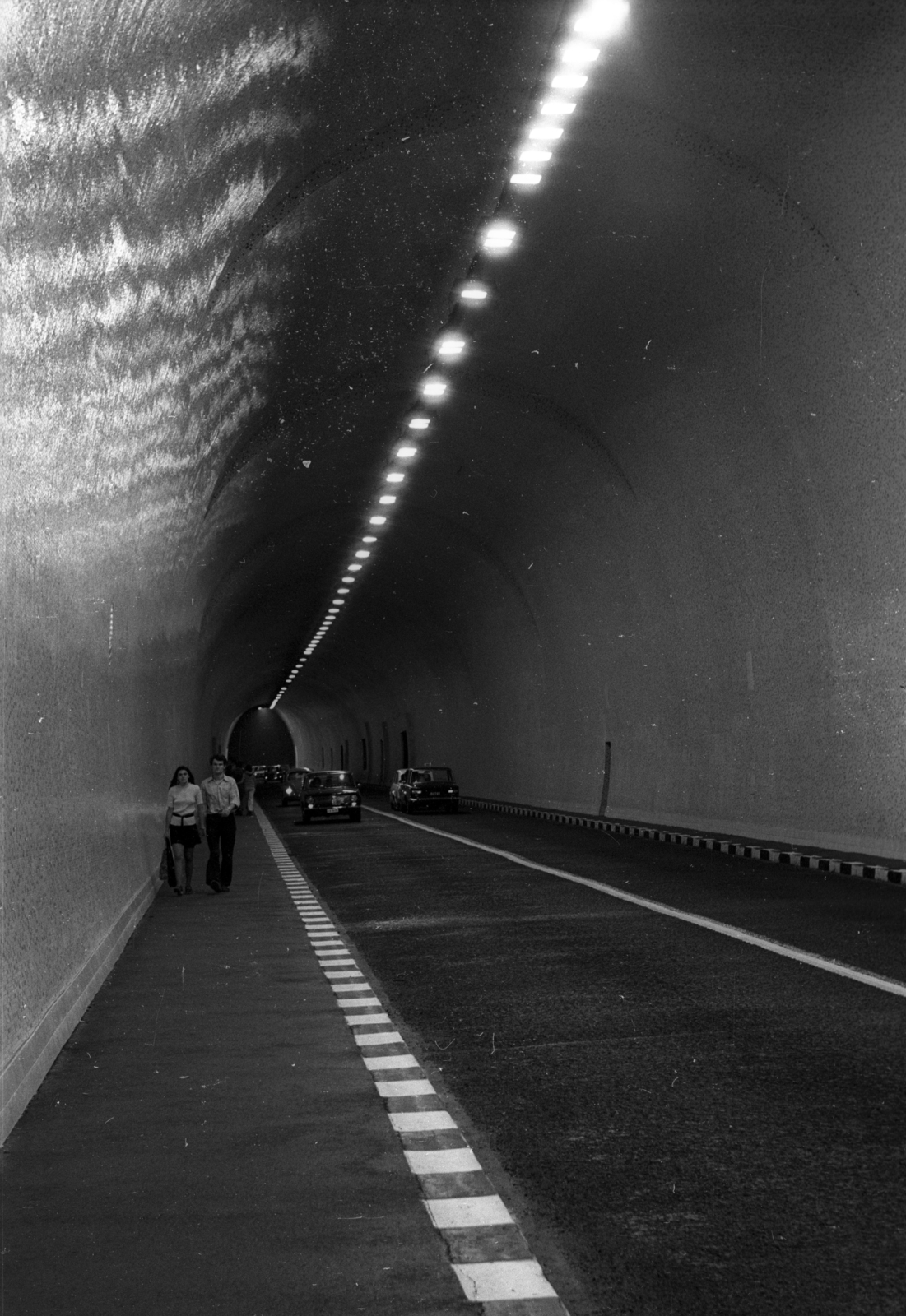 Hungary, Budapest I., az Alagút a Krisztinaváros, az Alagút utca felé nézve., 1975, Vizsnyiczai Erzsébet, Budapest, tunnel, Fortepan #130657