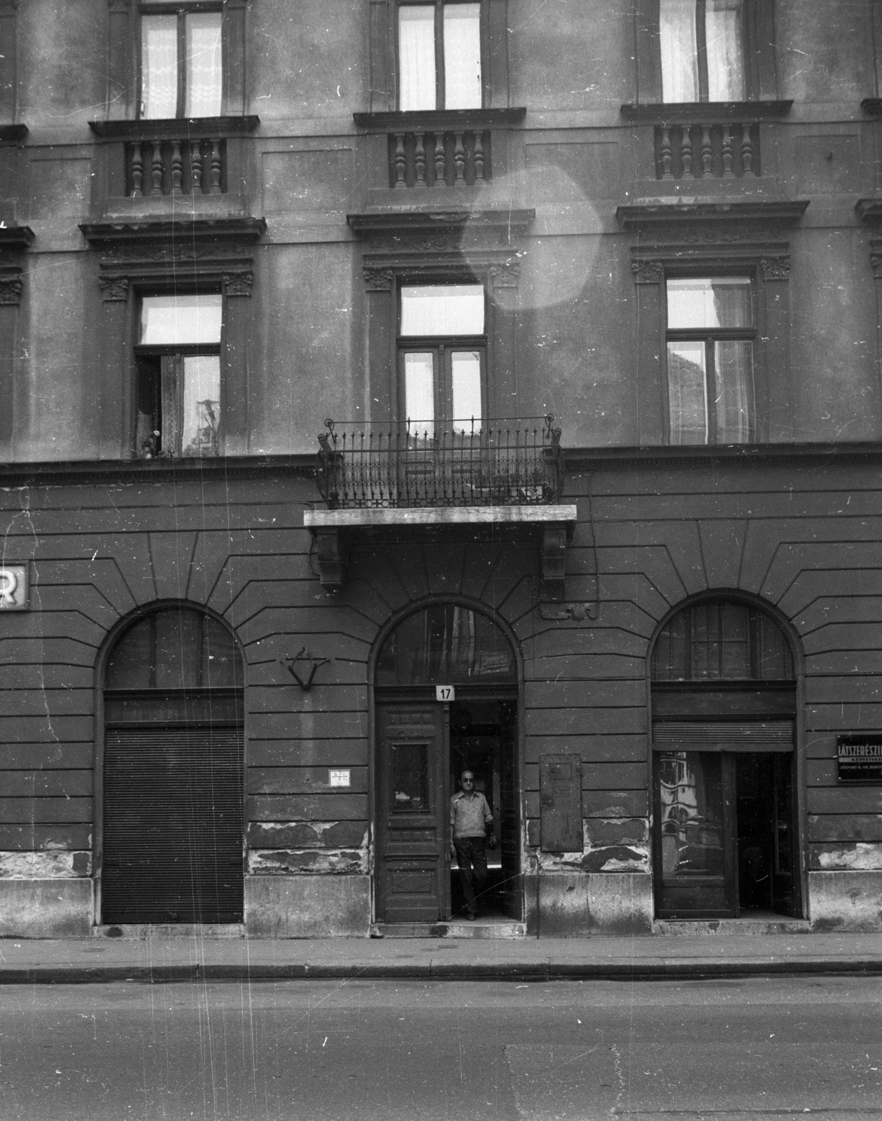 Magyarország, Budapest VIII., Baross utca 17., 1975, Vizsnyiczai Erzsébet, Budapest, kapu, Fortepan #130668