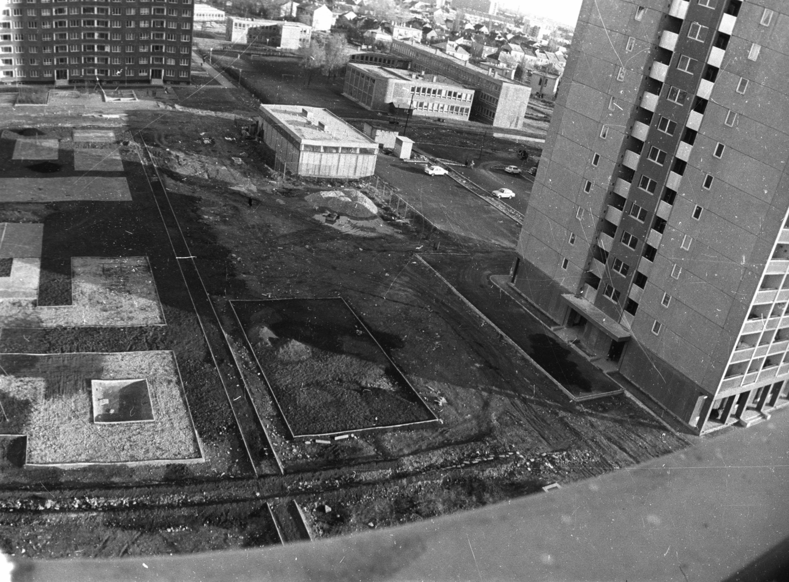 Hungary, Budapest XI., kilátás a Hadak útja 2. számú ház egyik lakásából a Bikszádi utca felé., 1975, Vizsnyiczai Erzsébet, Budapest, landscaping, blocks, Kelenföld housing complex, Fortepan #130677