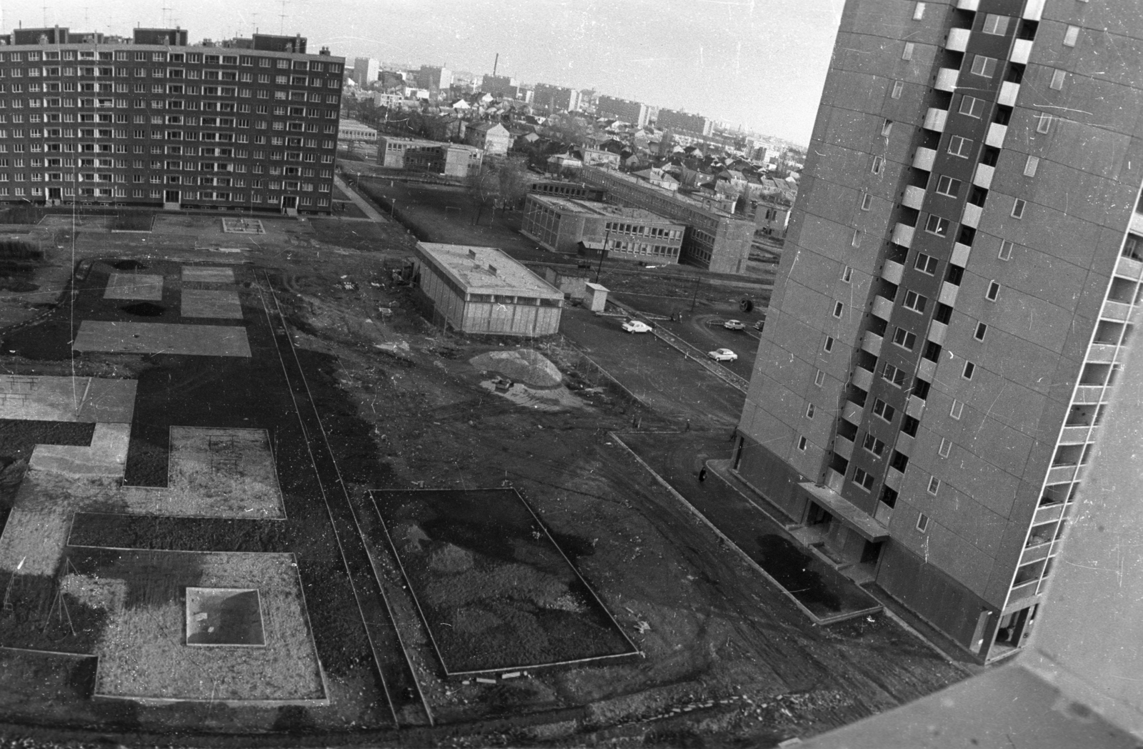 Hungary, Budapest XI., kilátás a Hadak útja 2. számú ház egyik lakásából a Bikszádi utca felé., 1975, Vizsnyiczai Erzsébet, Budapest, Kelenföld housing complex, Fortepan #130678