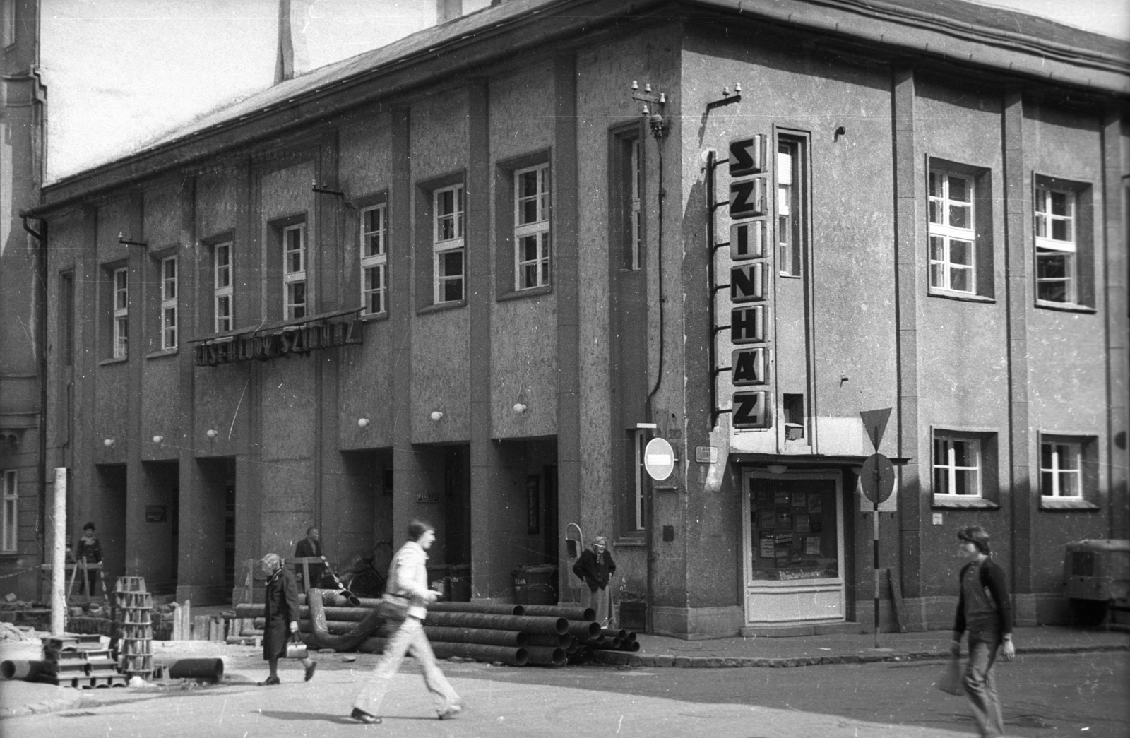 Magyarország, Győr, Czuczor Gergely utca 17., jobbra az Árpád út. Kisfaludy Színház (később Vaskakas Bábszínház)., 1973, Vizsnyiczai Erzsébet, színház, Fortepan #130743