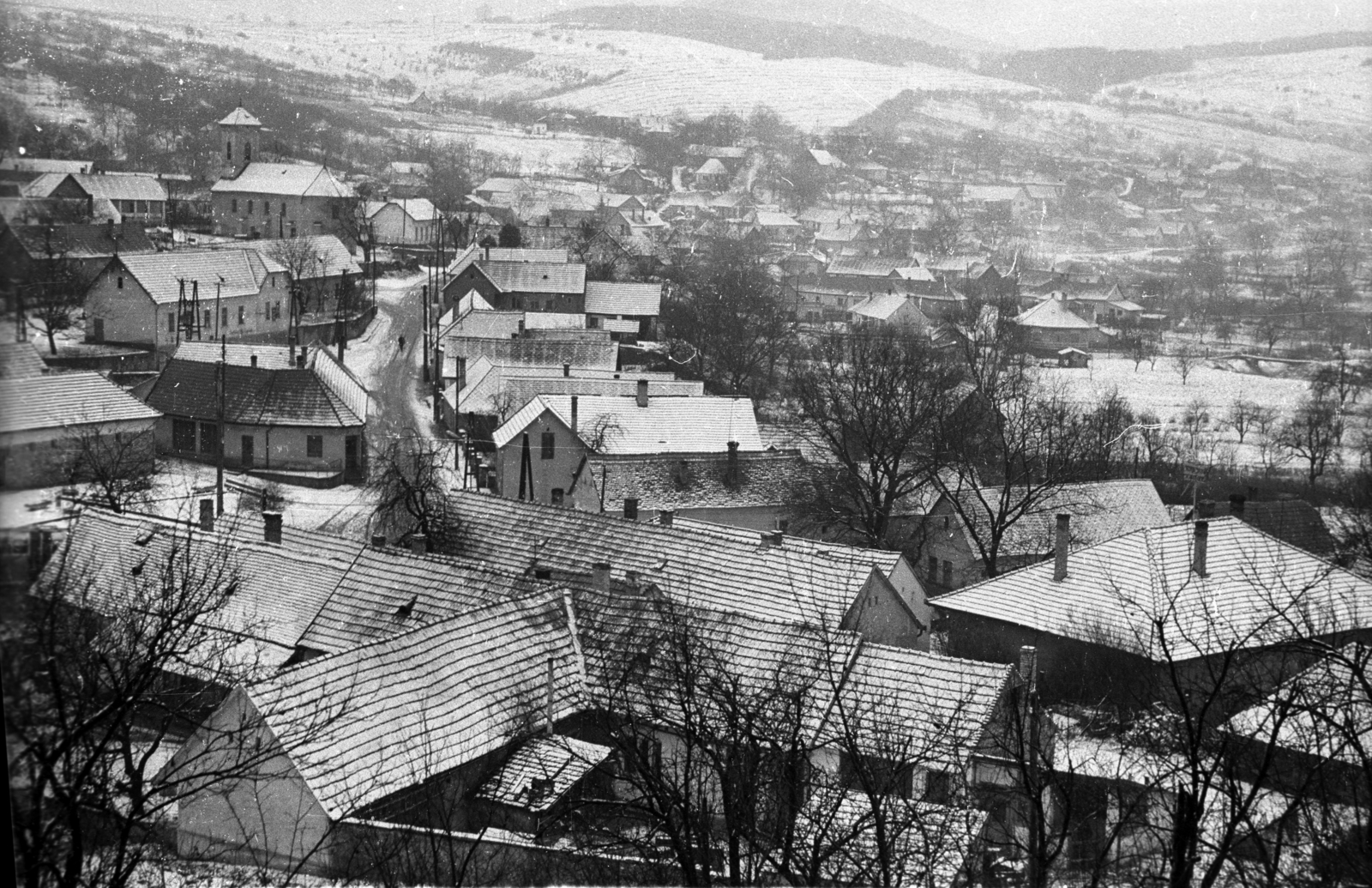 Hungary, Csobánka, a Fő tér környéke, balra a szerb ortodox templom., 1971, Vizsnyiczai Erzsébet, Fortepan #130766