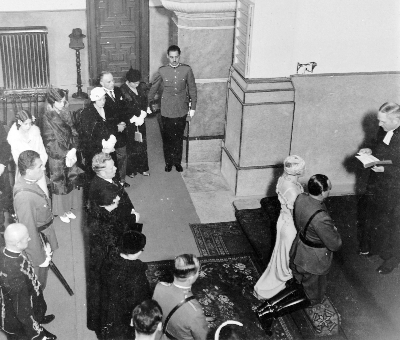 Templom:, 1936, Fortepan, wedding ceremony, bride, groom, soldier, pastor, kneeling, Fortepan #13083