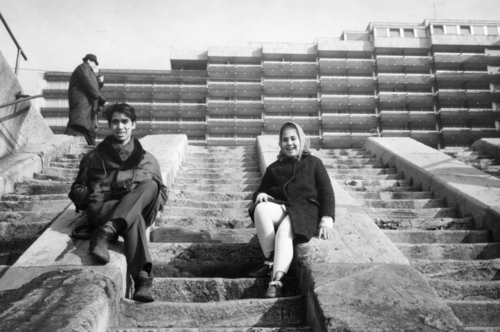 Magyarország, Budapest V., Duna-parti lépcsők a Dunakorzó alatt, háttérben a Hotel Duna Intercontinental., 1970, Bokor András, Budapest, Fortepan #130841