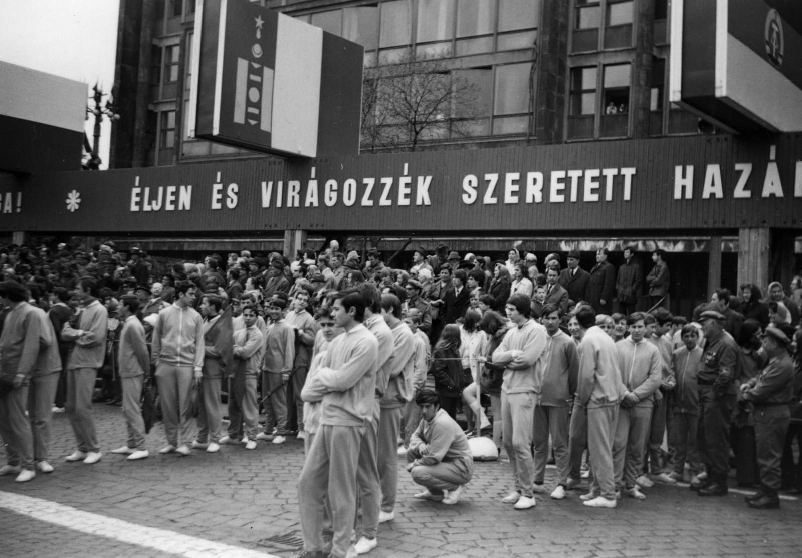 Hungary, Budapest VI., Dózsa György út 84., MÉMOSZ (Magyarországi Építőipari Munkások Országos Szövetsége) székháza., 1972, Bokor András, Budapest, Fortepan #130847