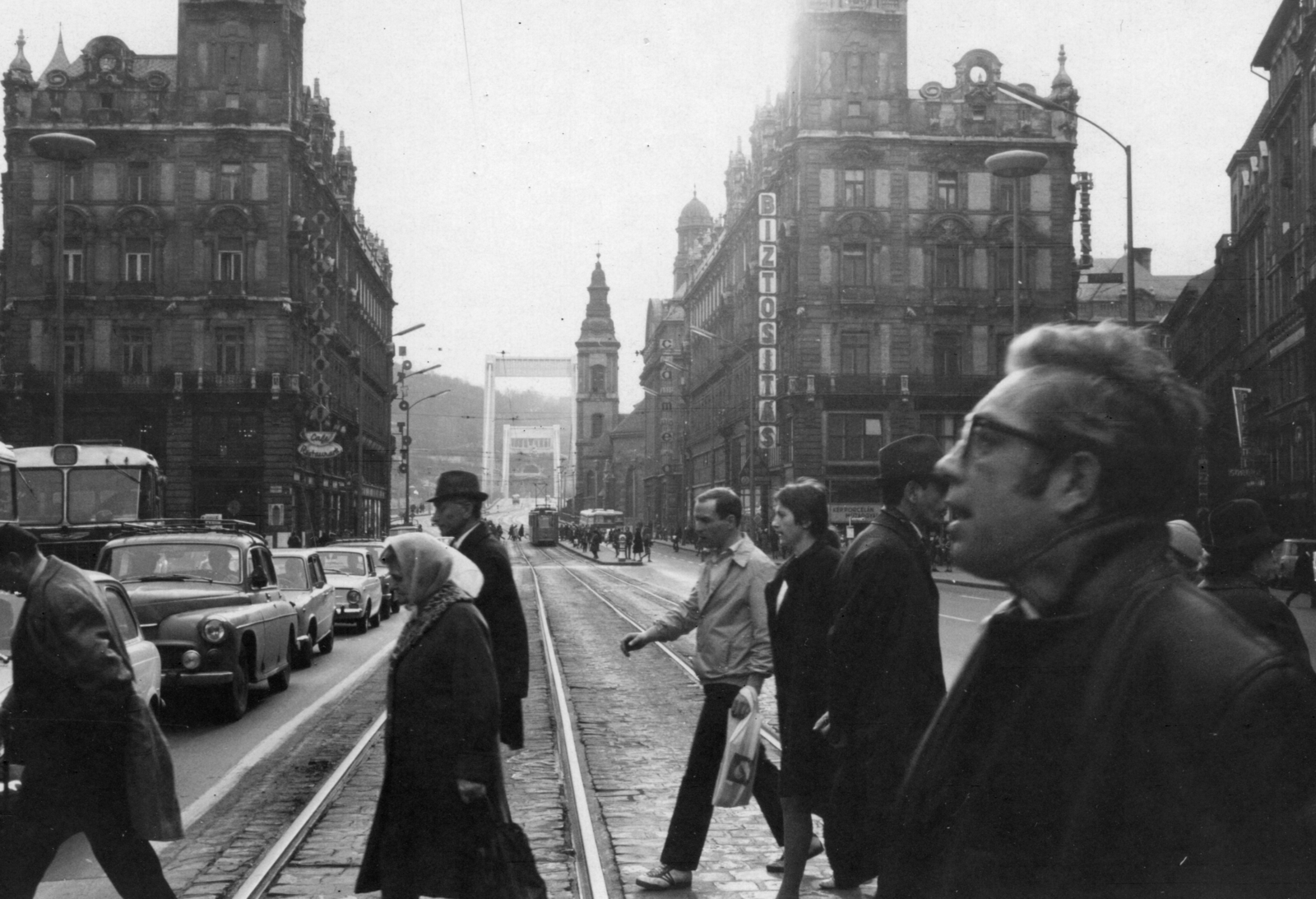Hungary, Budapest V., Ferenciek tere (Felszabadulás tér) a Kossuth Lajos utcából nézve. Háttérben az Erzsébet híd., 1972, Bokor András, Fiat-brand, Budapest, Fortepan #130850