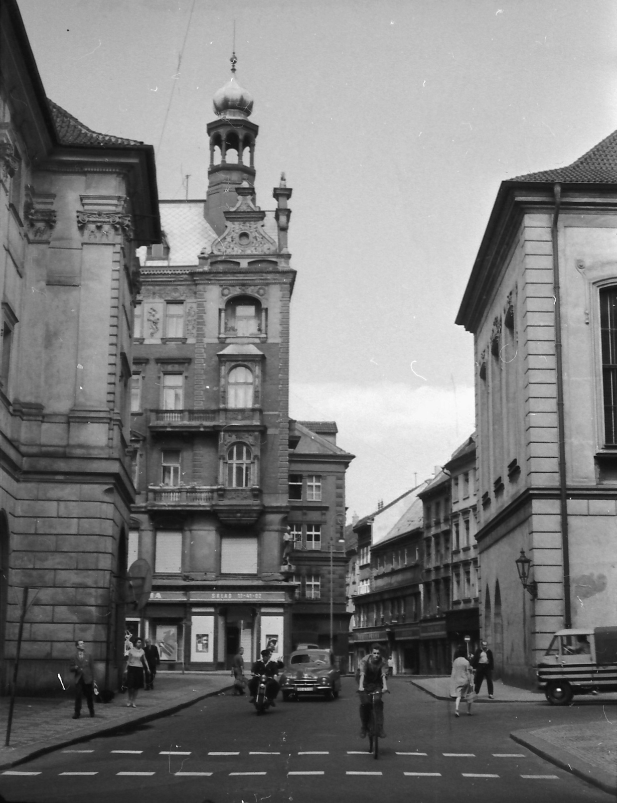1965, Gergely János, bicycle, motorcycle, pedestrian, street view, genre painting, crosswalk, Fortepan #131065