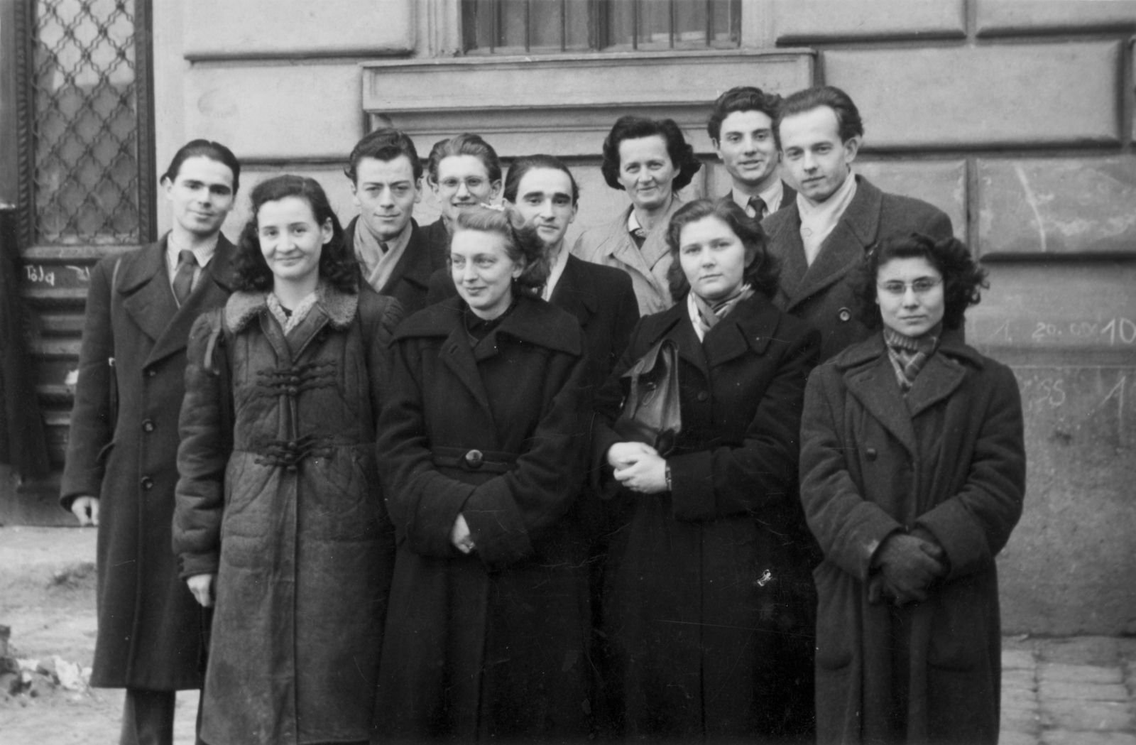 1950, Kármentő Éva, smile, tableau, youth, scarf, winter coat, Fortepan #131081
