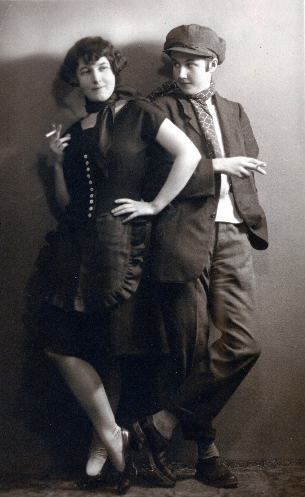 Hungary, Székesfehérvár, 1930, Lovas Rita, back, cross-dressing, costume, smoking, Fortepan #131189