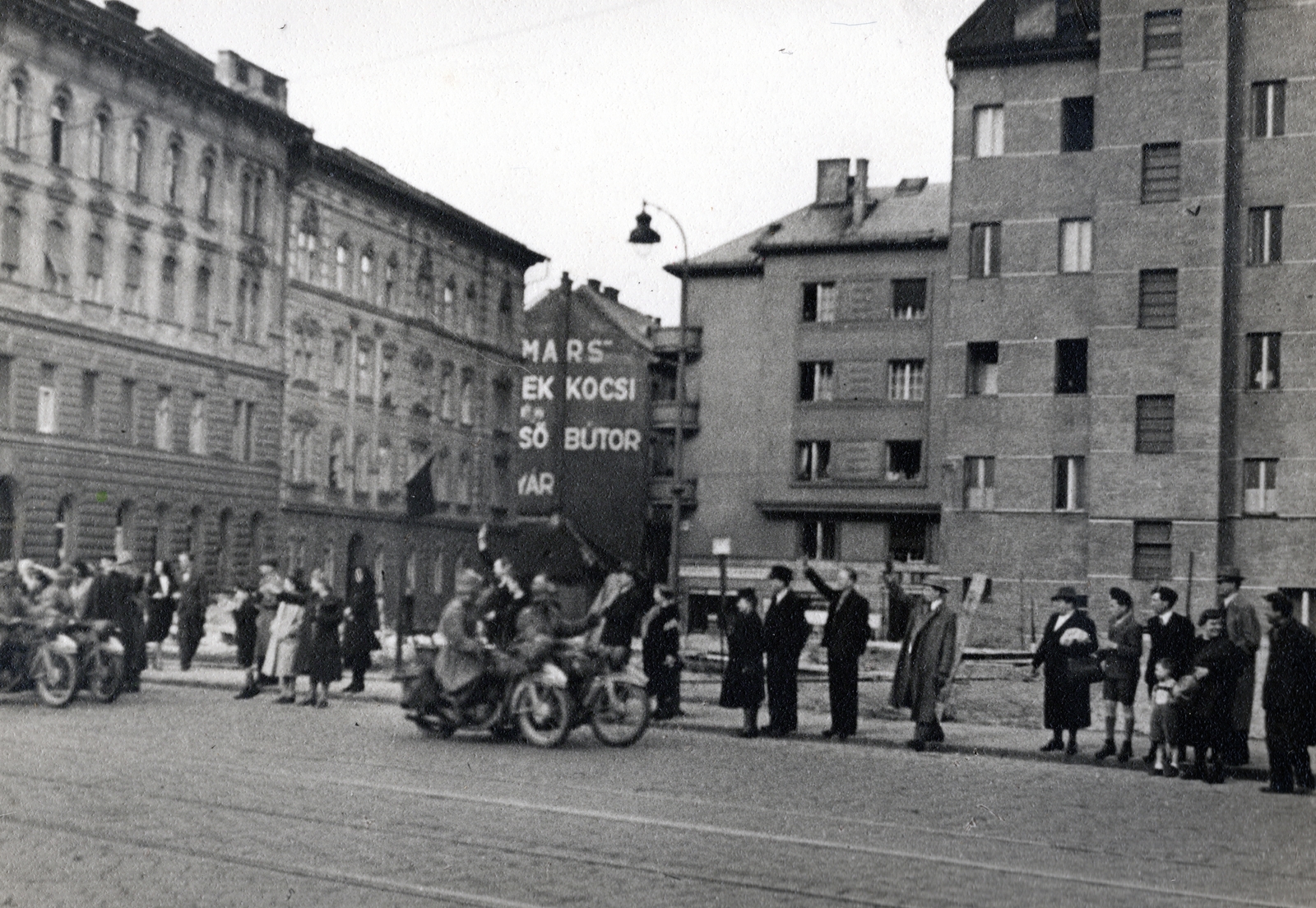 Hungary, Budapest IX., Soroksári út, szemben a Liliom utca, német katonai csapatok átvonulása., 1941, Marics Zoltán, motorcycle, DKW-brand, second World War, German soldier, Budapest, Fortepan #131212