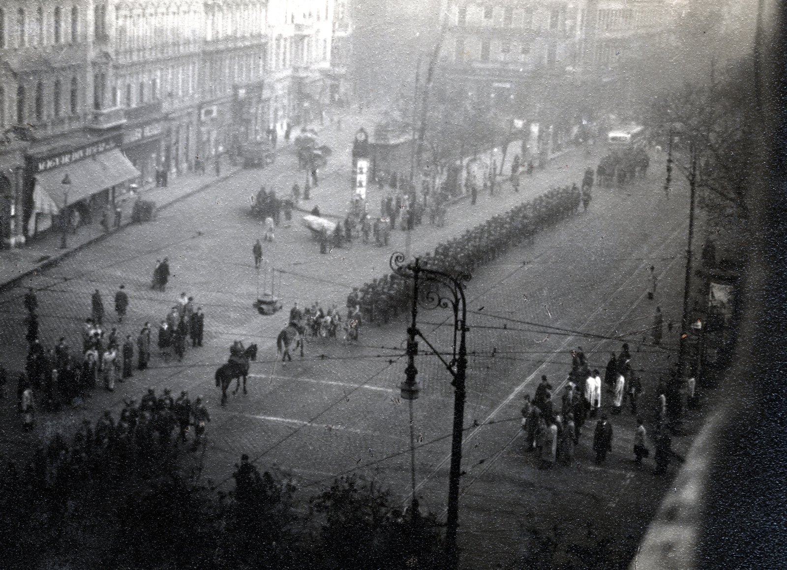 Hungary, Budapest VIII., József körút a Baross utca sarkán álló házból nézve, szemben balra a Rökk Szilárd utca torkolata., 1941, Marics Zoltán, Budapest, Fortepan #131242